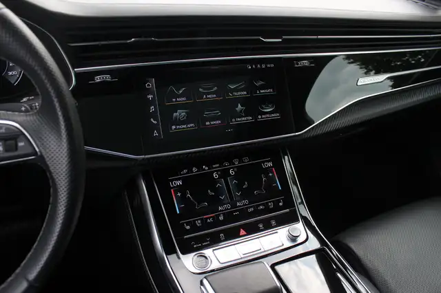 Audi Q7 view 21