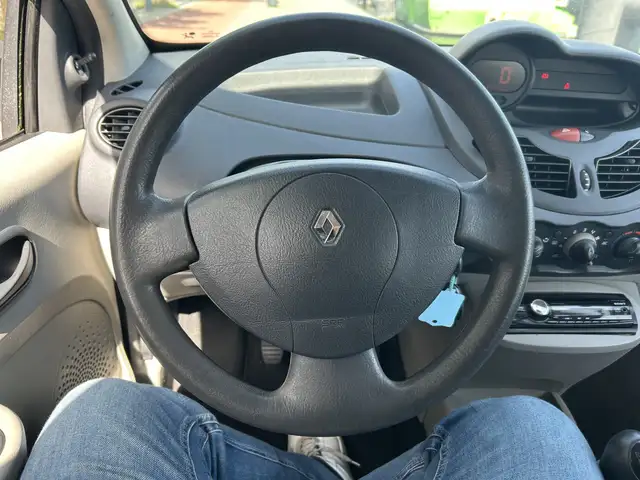 Renault Twingo view 9
