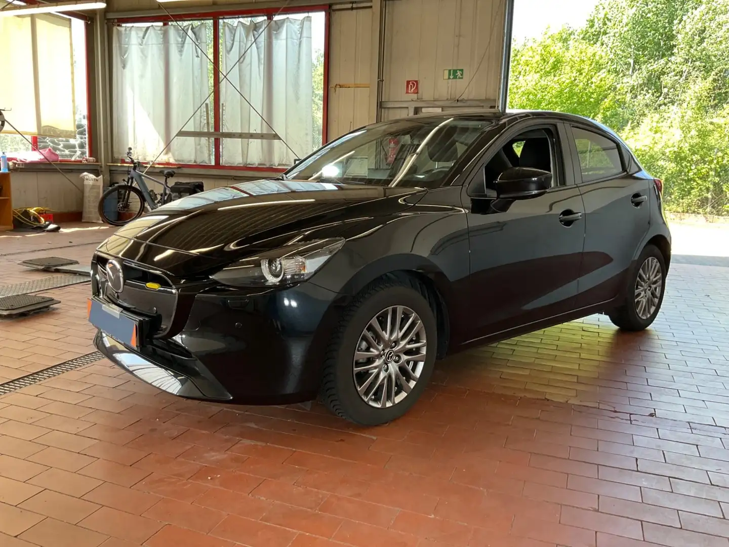 Mazda 2 1.5 EXCLUSIVE-LINE DRAS MATRIX/360°/HUD Zwart - 2