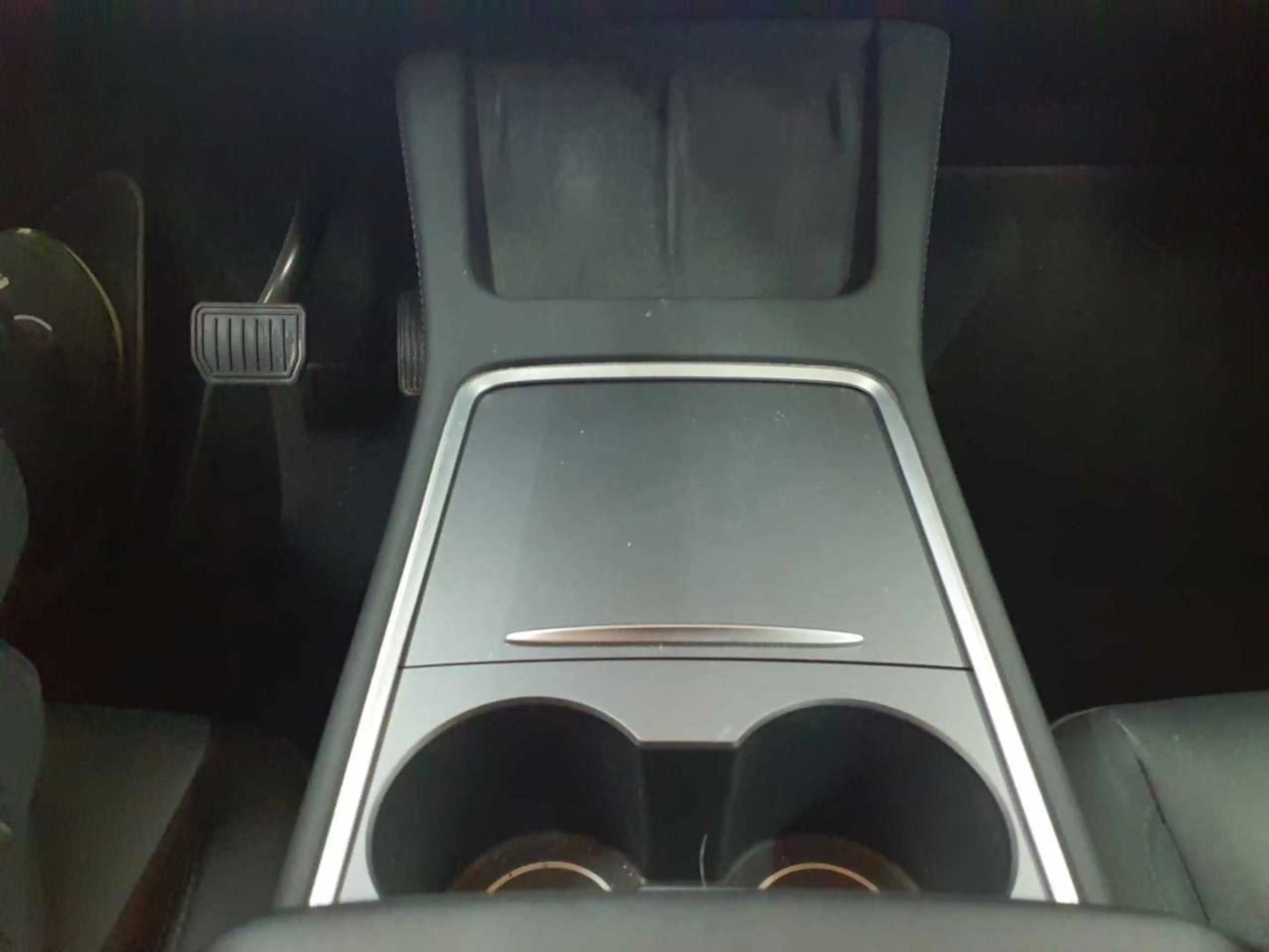 Tesla Model Y Long Range Dual Motor AWD — photo 10
