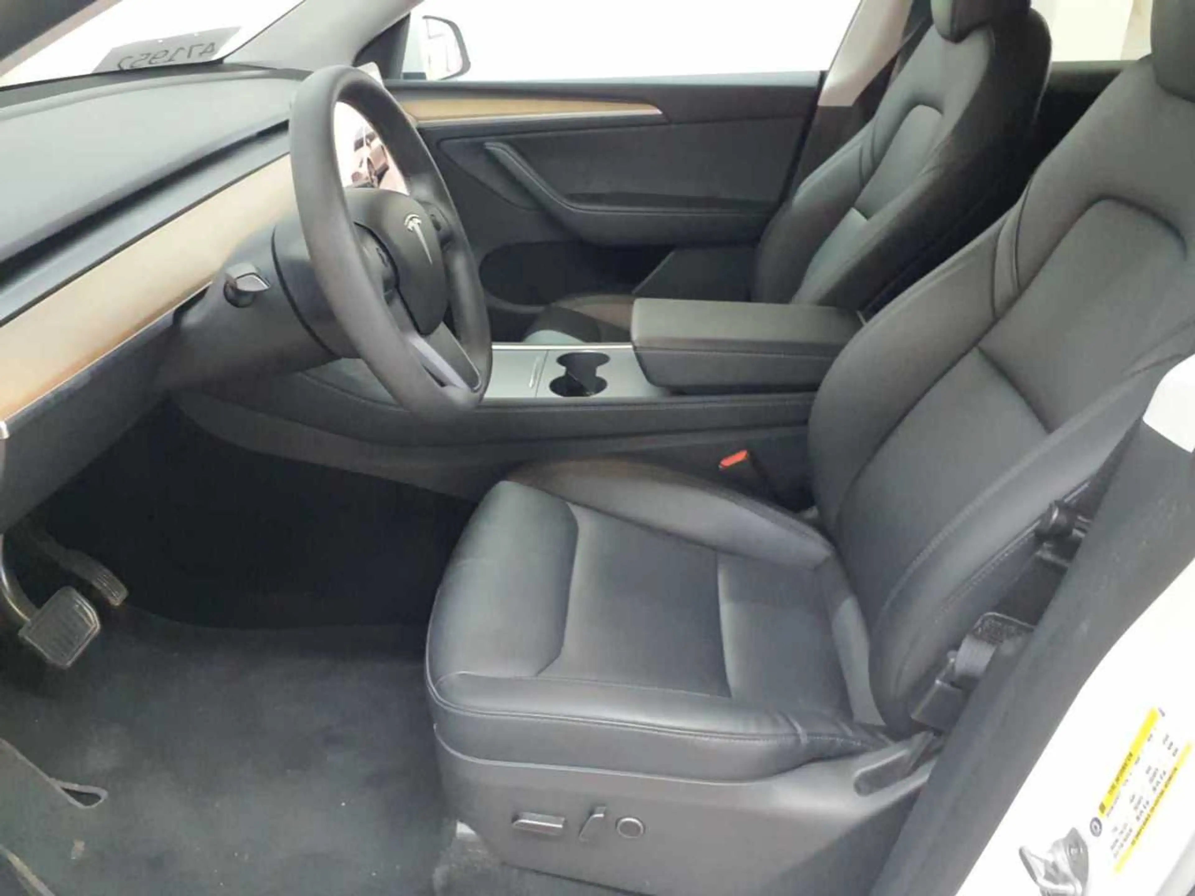Tesla Model Y Long Range Dual Motor AWD — photo 8