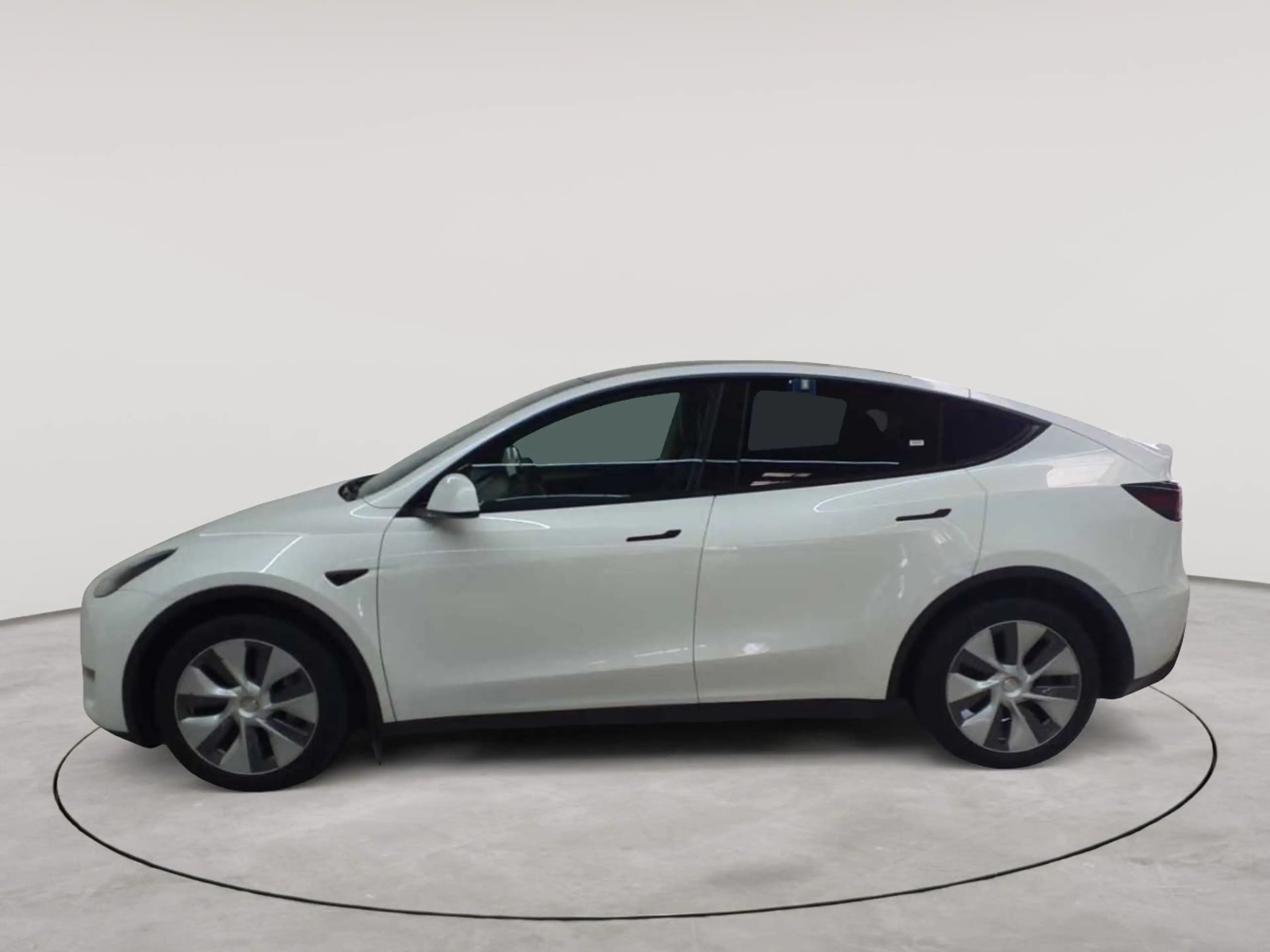 Tesla Model Y Long Range Dual Motor AWD — photo 6