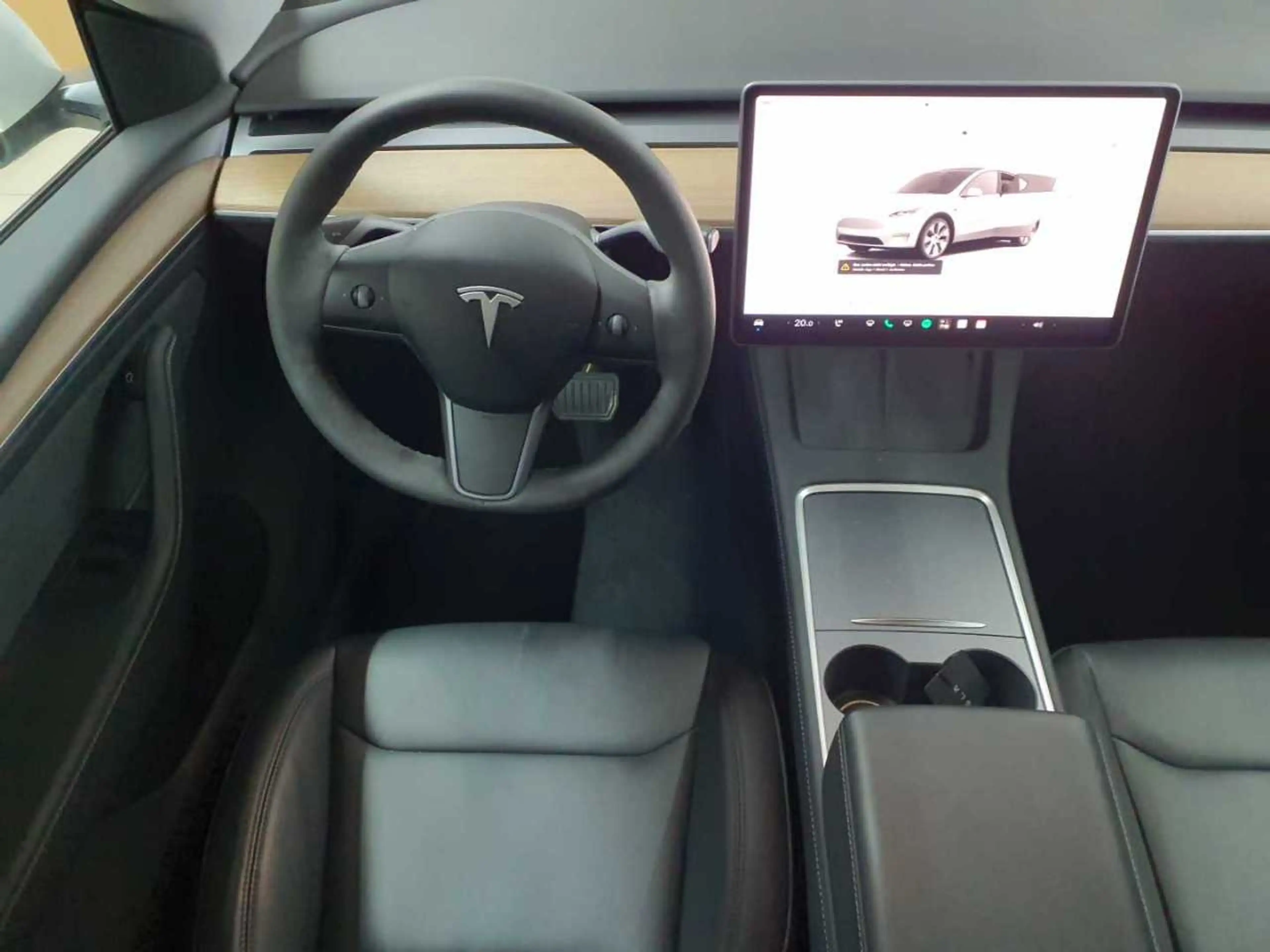 Tesla Model Y Long Range Dual Motor AWD — photo 9