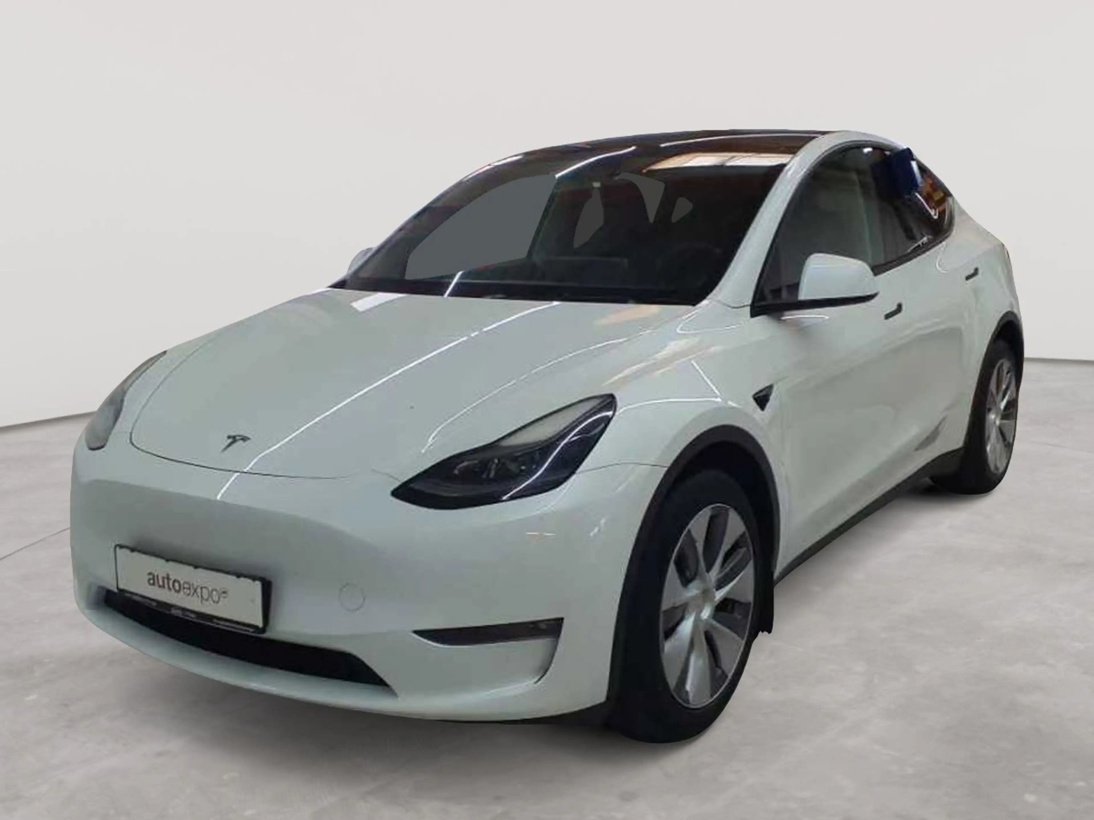 Tesla Model Y Long Range Dual Motor AWD — photo 2