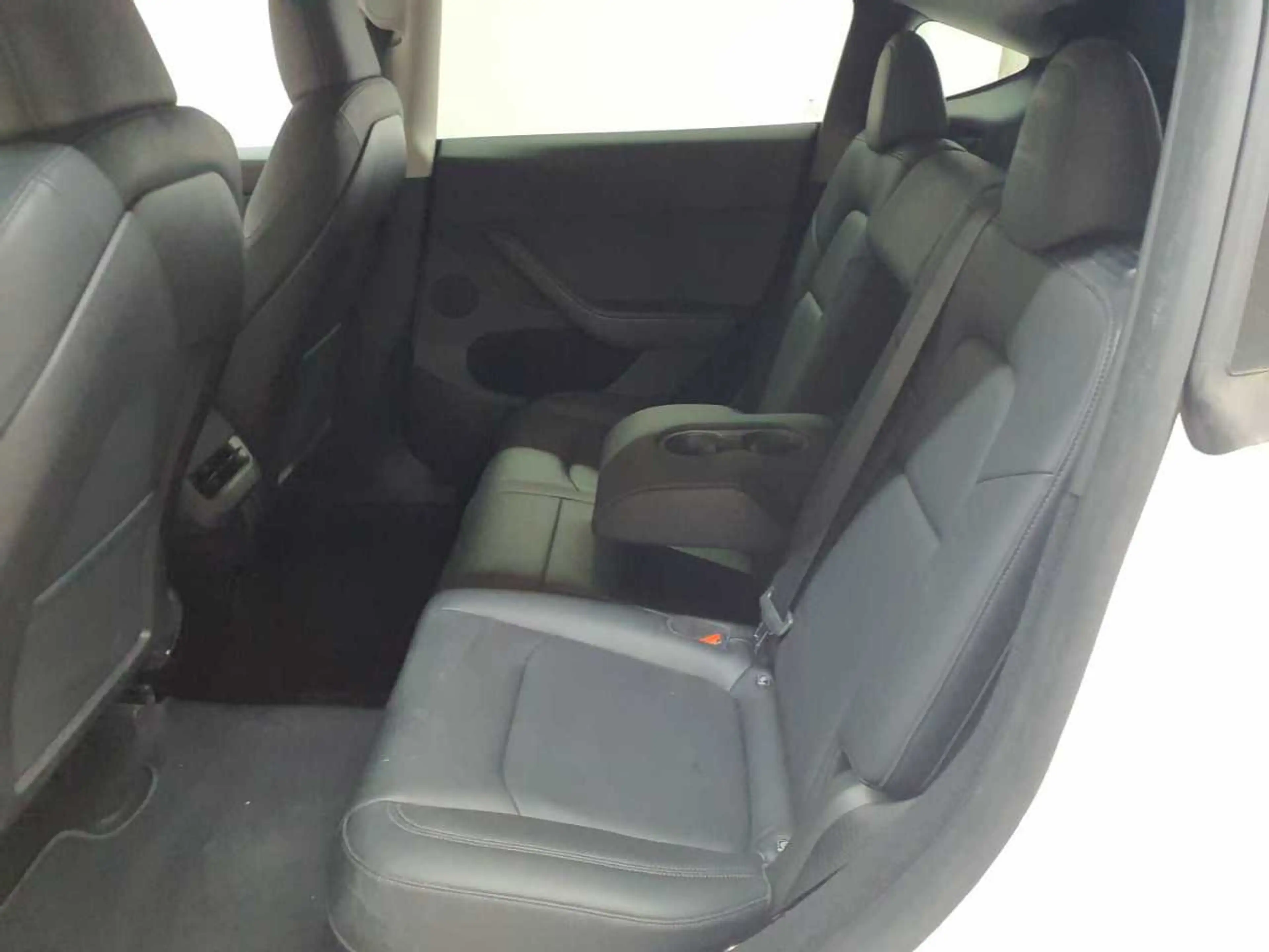 Tesla Model Y Long Range Dual Motor AWD — photo 14