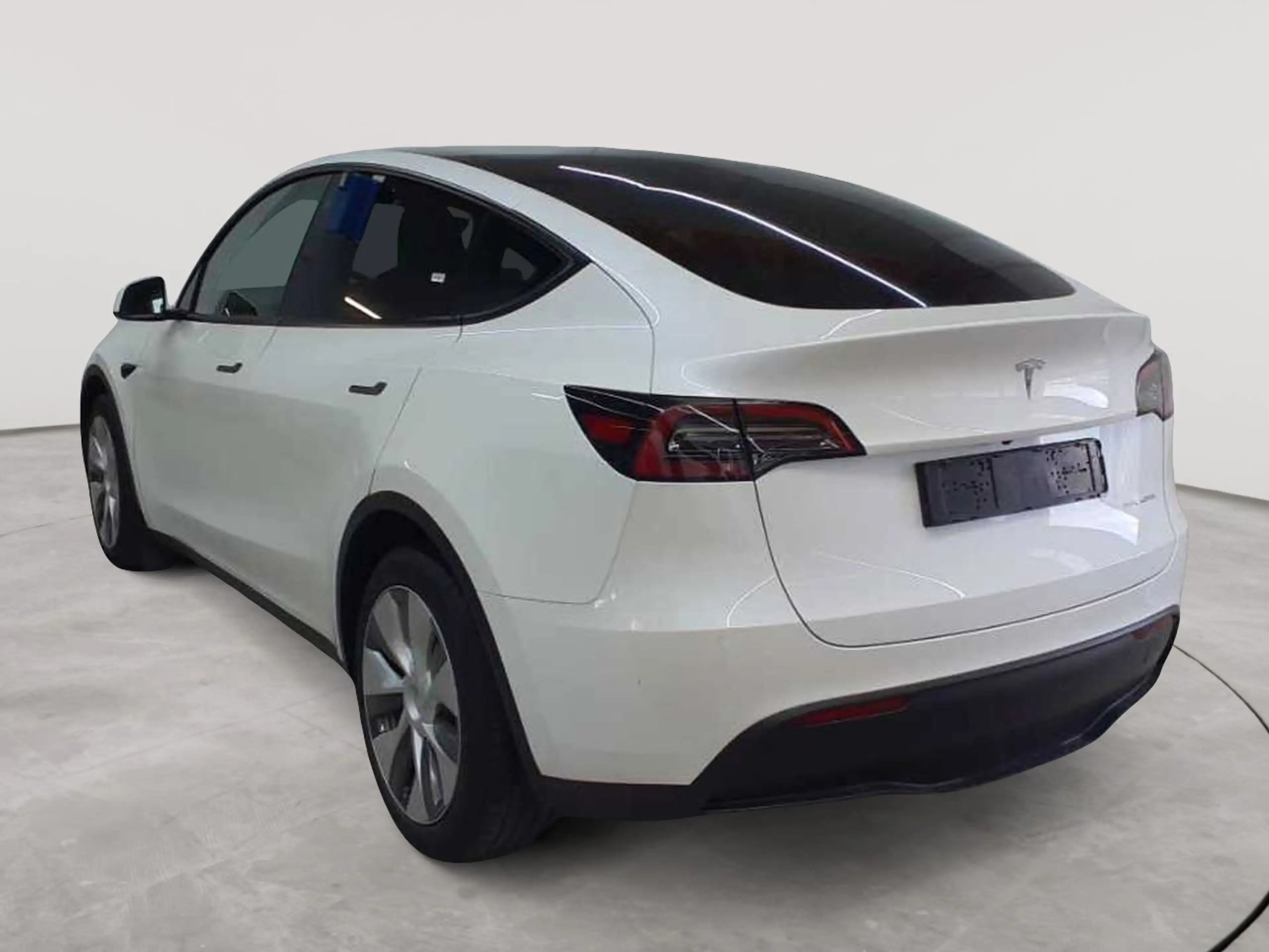 Tesla Model Y Long Range Dual Motor AWD — photo 5