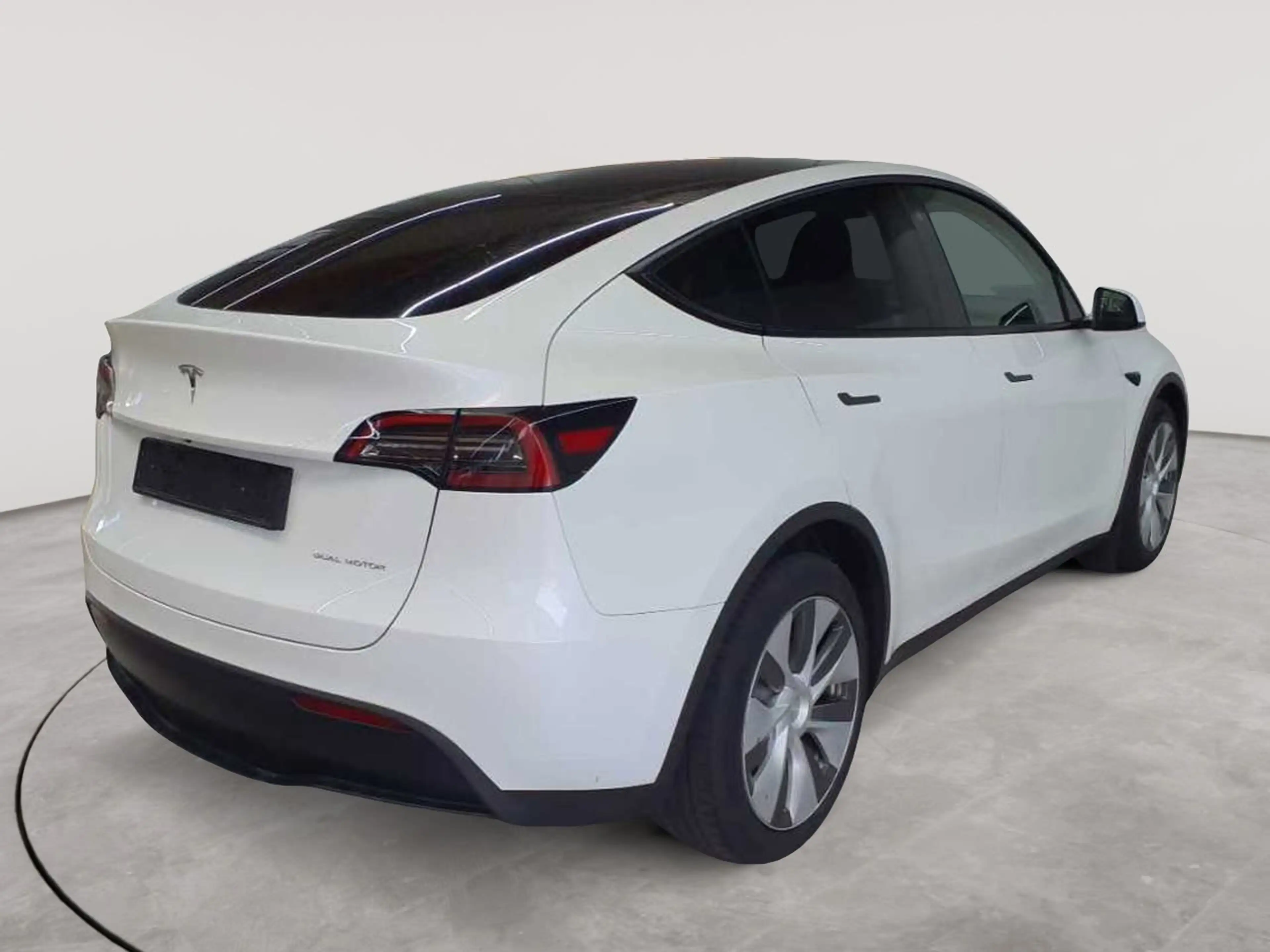 Tesla Model Y Long Range Dual Motor AWD — photo 4