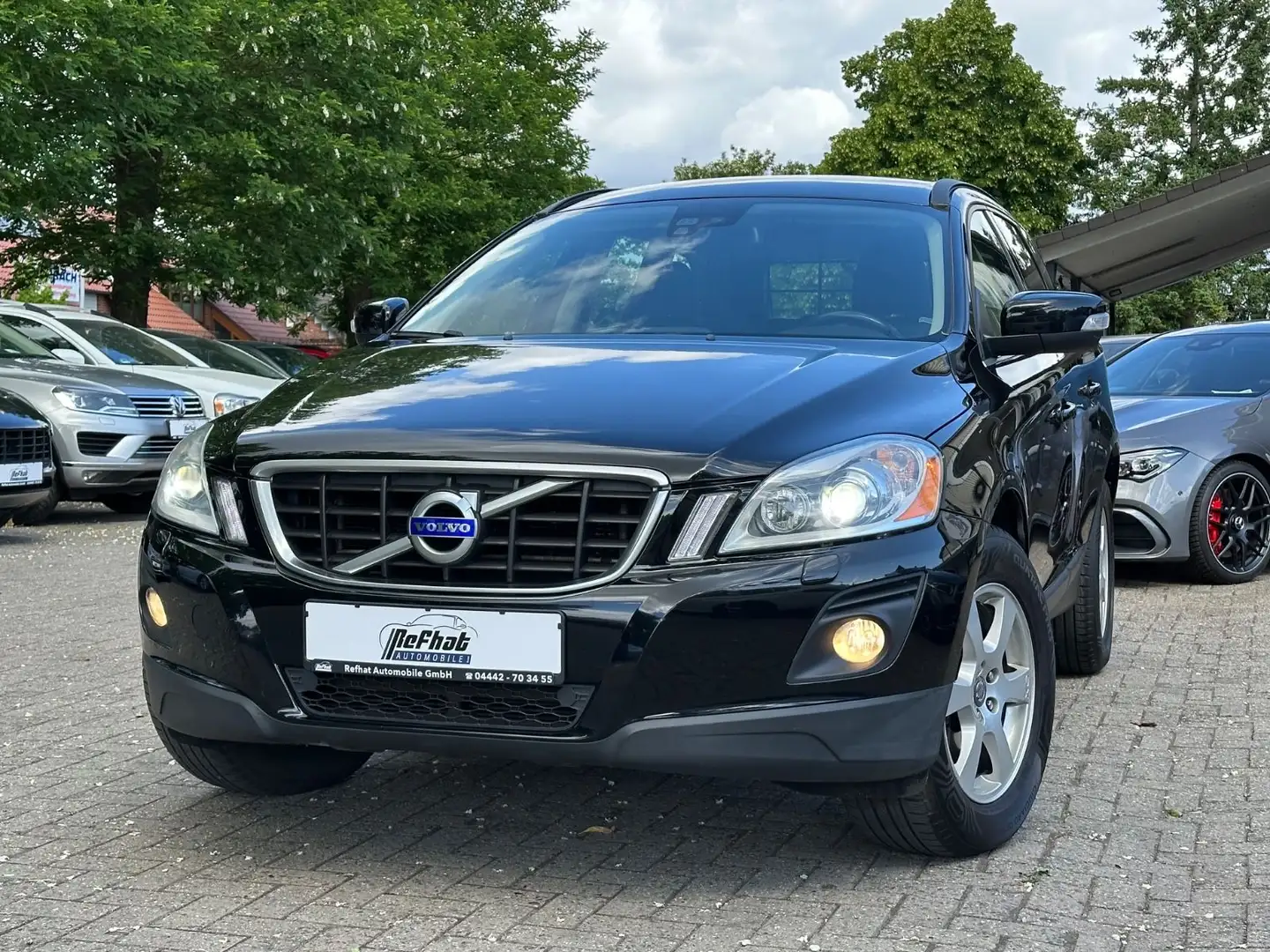 Volvo XC60 Momentum Drive Automatik Schwarz - 1