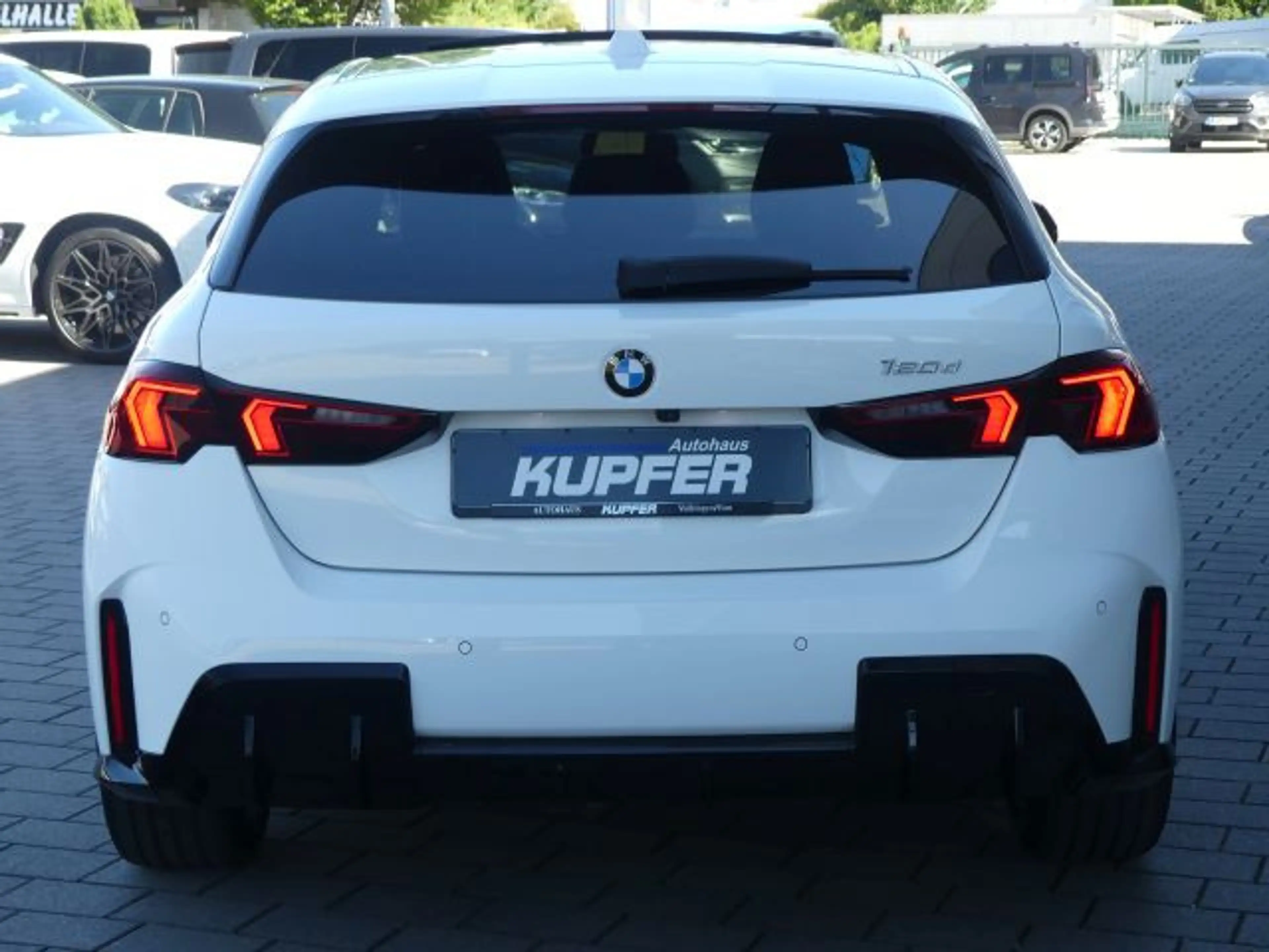 BMW 120 d M Sportp. ACC Pl.*Pano*Headup+HarmKard°AHK — photo 4