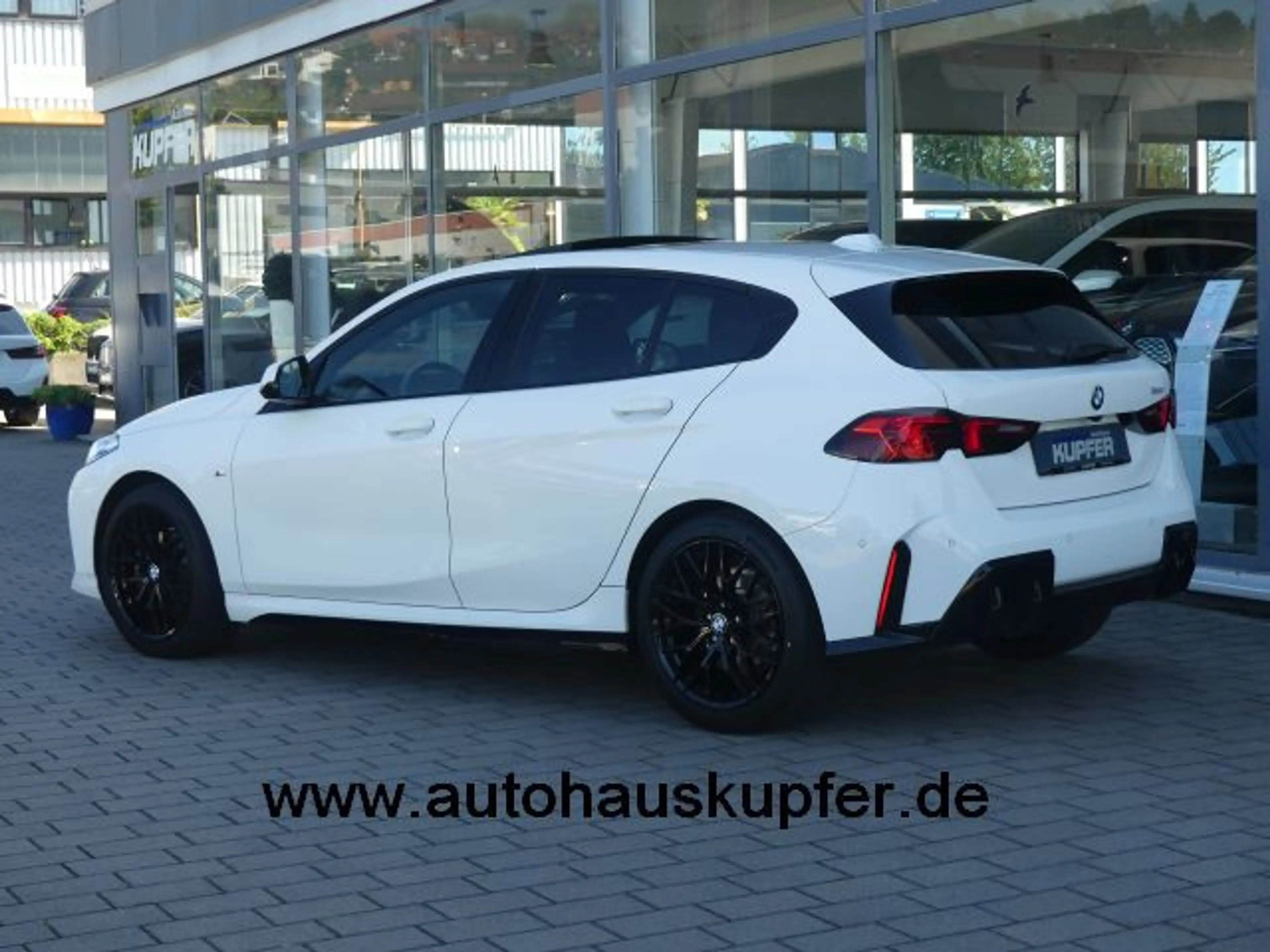 BMW 120 d M Sportp. ACC Pl.*Pano*Headup+HarmKard°AHK — photo 3
