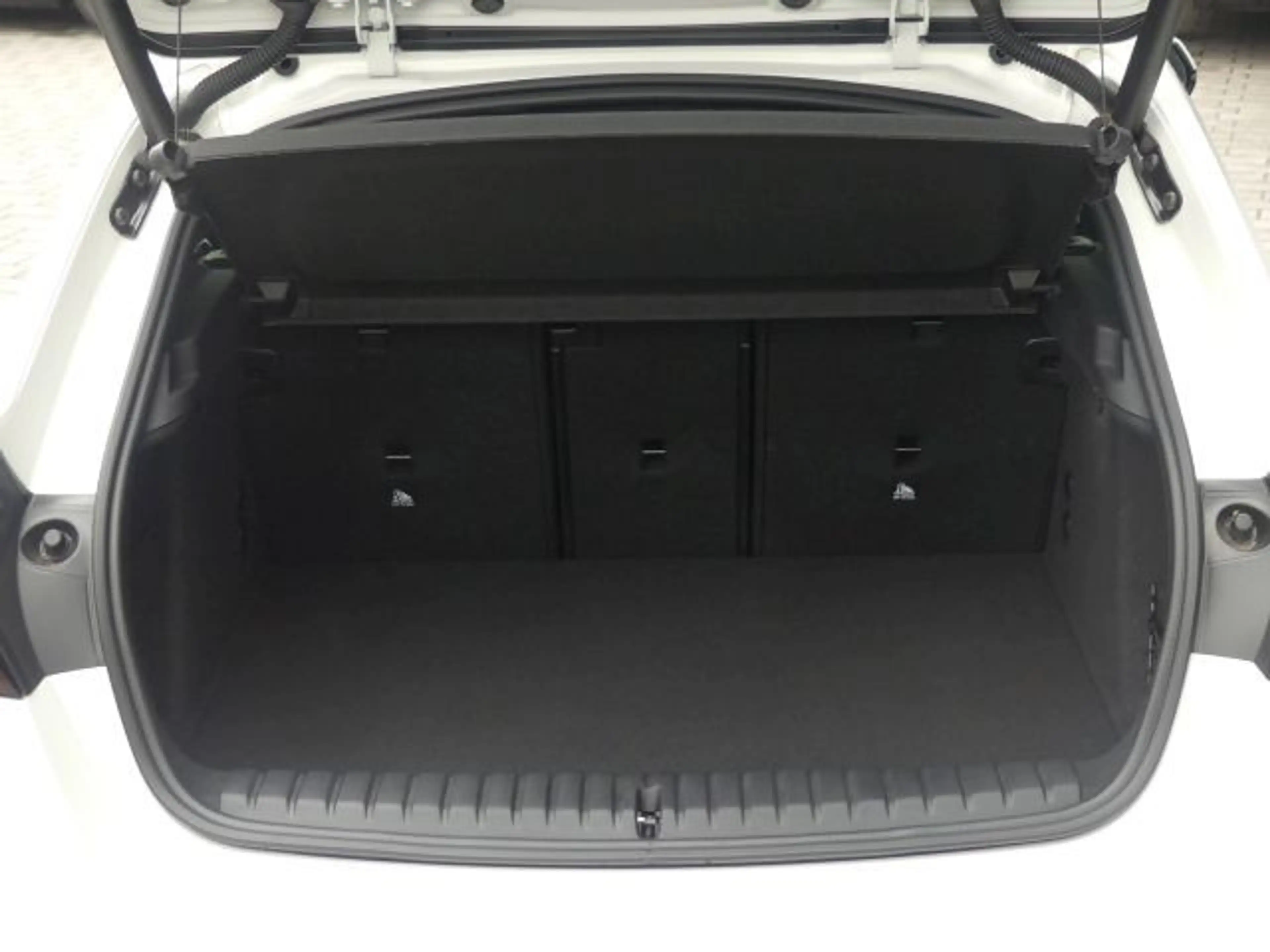 BMW 120 d M Sportp. ACC Pl.*Pano*Headup+HarmKard°AHK — photo 8