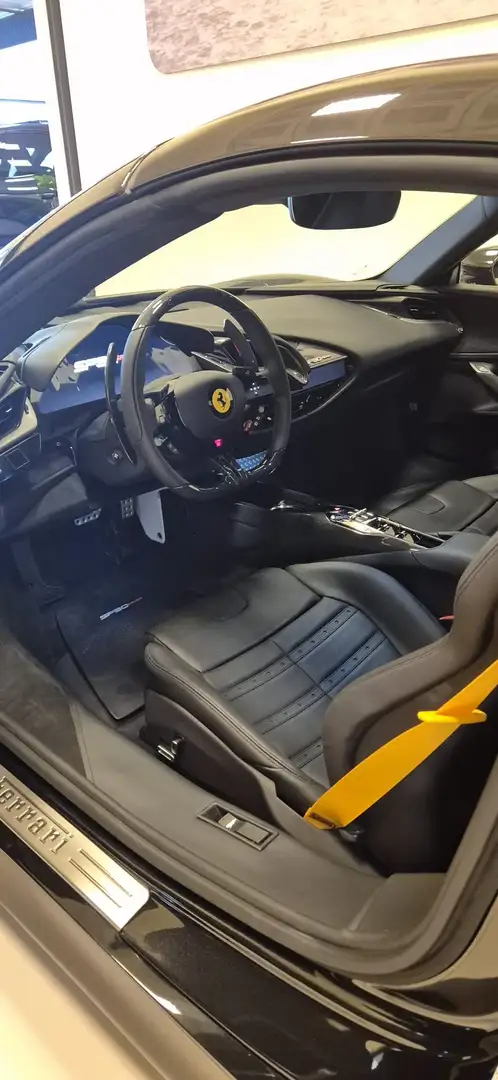 Ferrari SF90 Spider Negru - 2