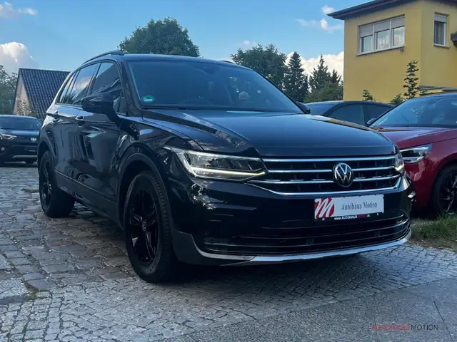 Volkswagen Tiguan view 4