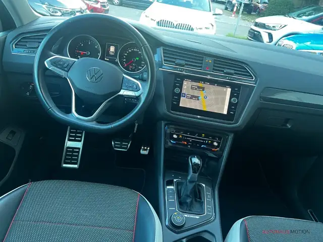 Volkswagen Tiguan view 12