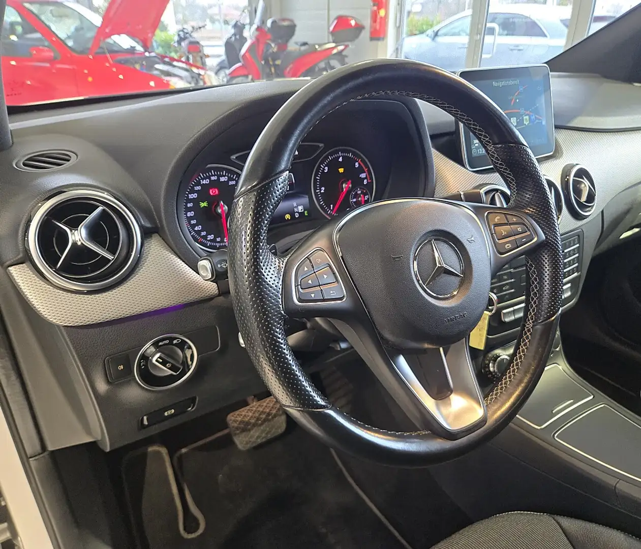 Mercedes-Benz B 180 CDI AUT. --TRAUMHAFTE AUSSTTATTUNG-- Silber - 2