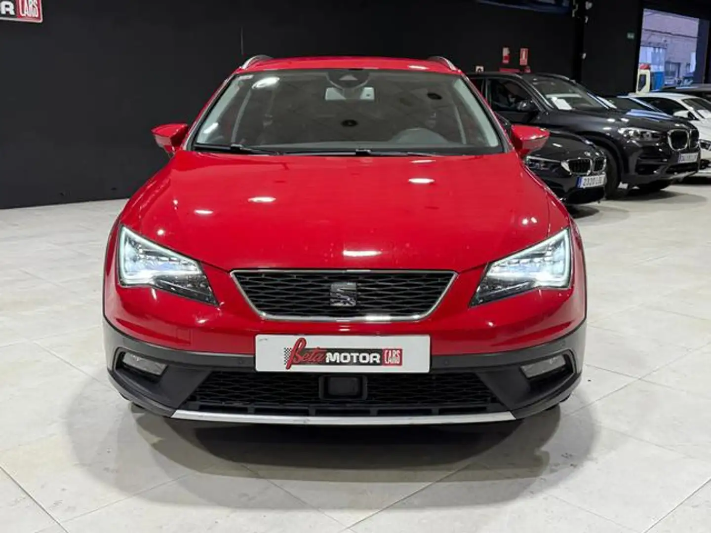SEAT Leon ST 2.0TDI CR S&S FR DSG6 184 Rojo - 2