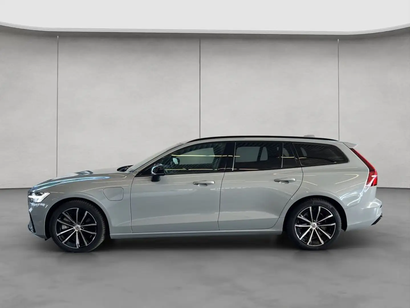Volvo V60 T6 AWD Recharge Plus-Dark PilotAssist BLIS Grau - 2