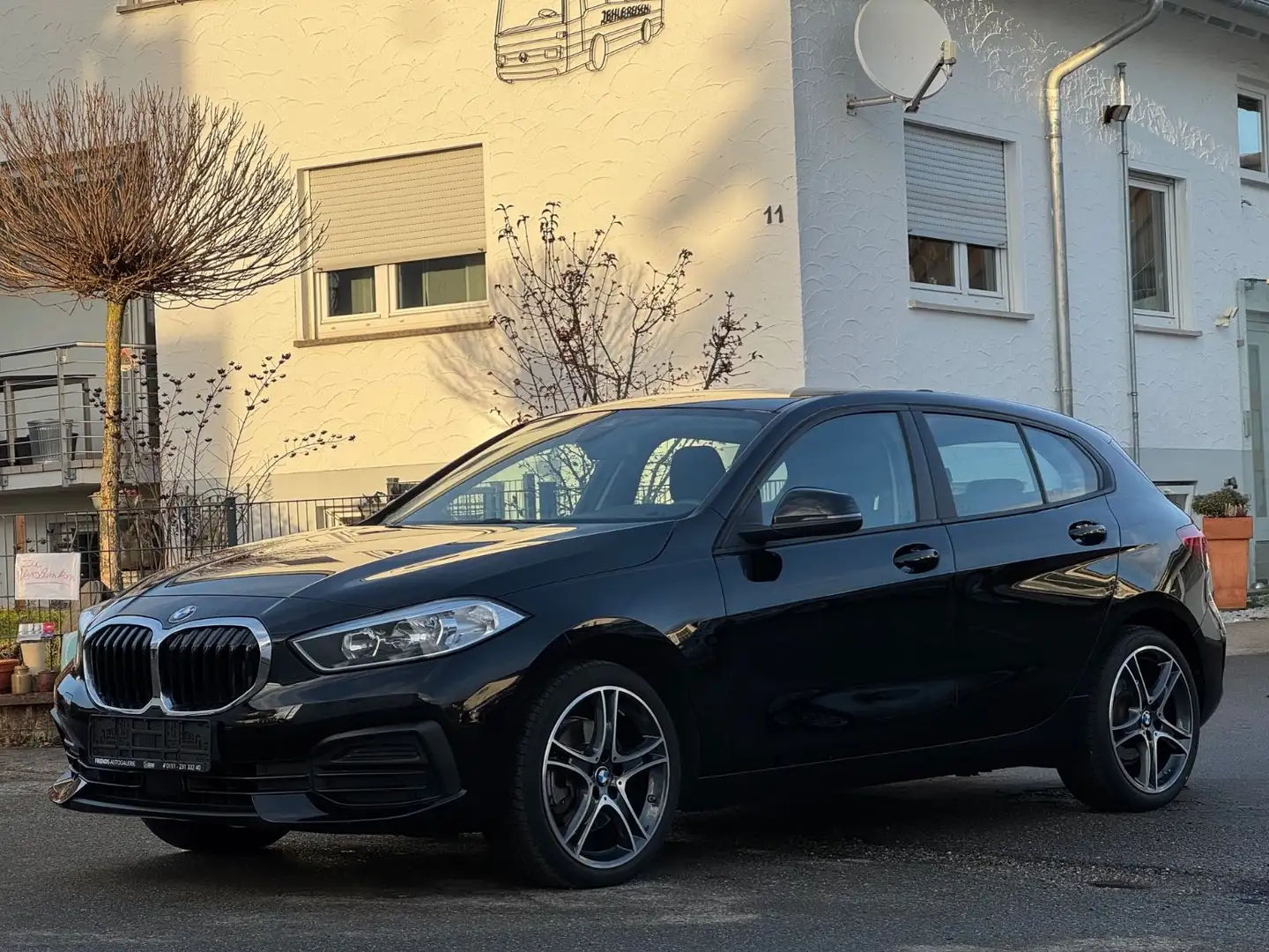 BMW 118 i SPORT*1.HAND*GARANTIE* Zwart - 1