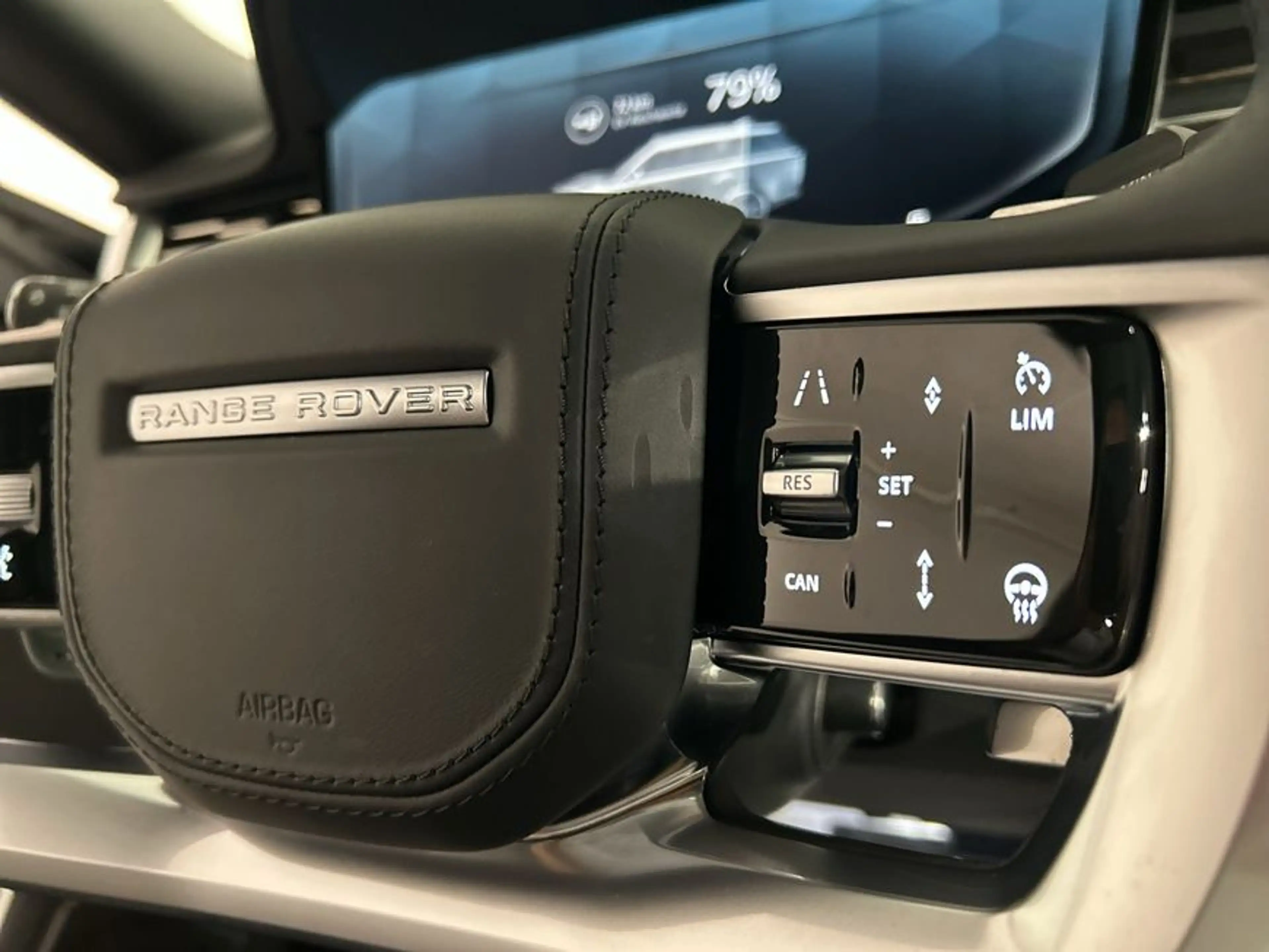 Land Rover Range Rover P550e Hybrid Autobiography — photo 20