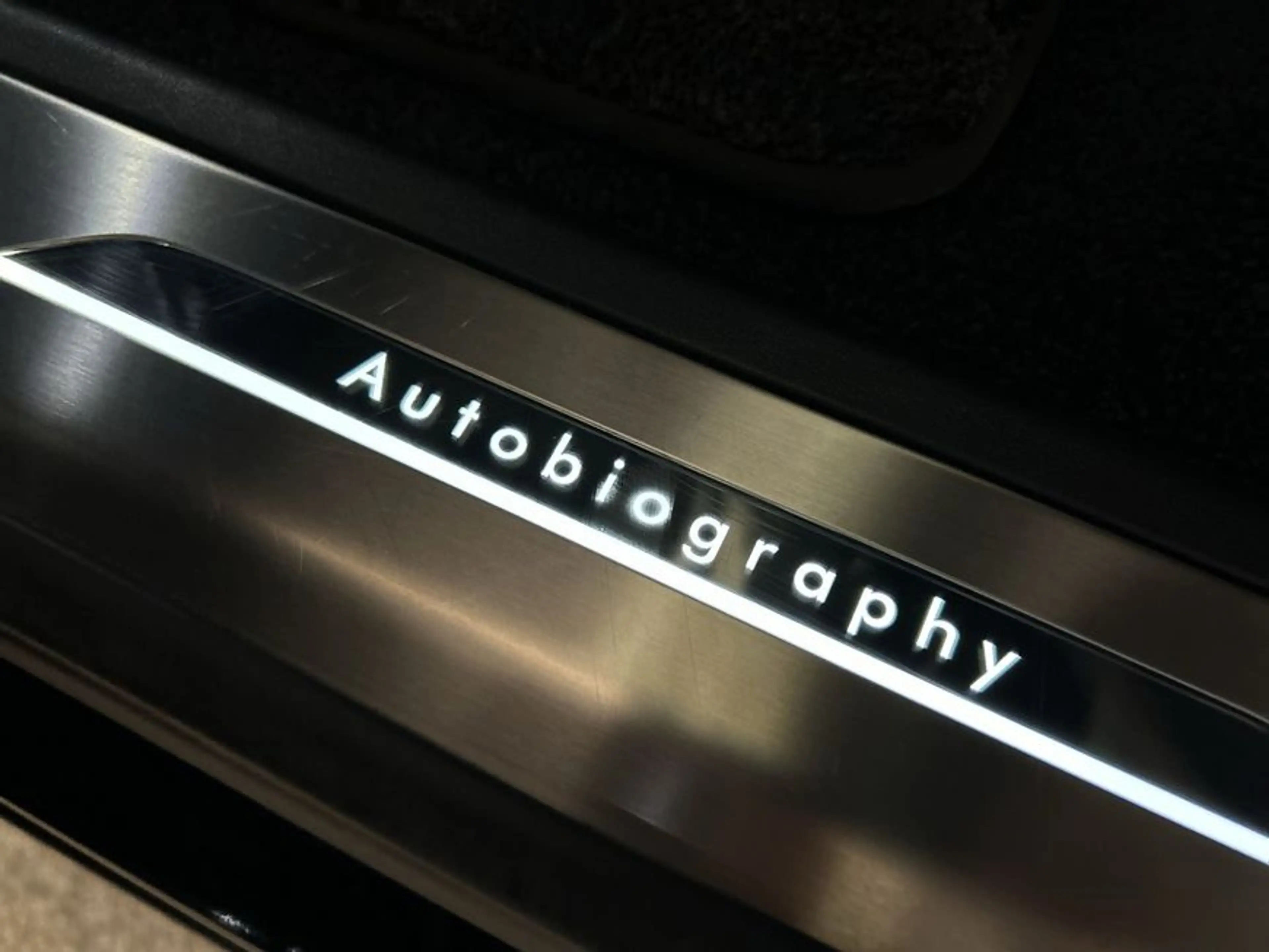 Land Rover Range Rover P550e Hybrid Autobiography — photo 19