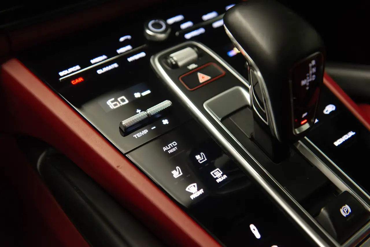 Porsche Cayenne photo Porsche Cayenne
