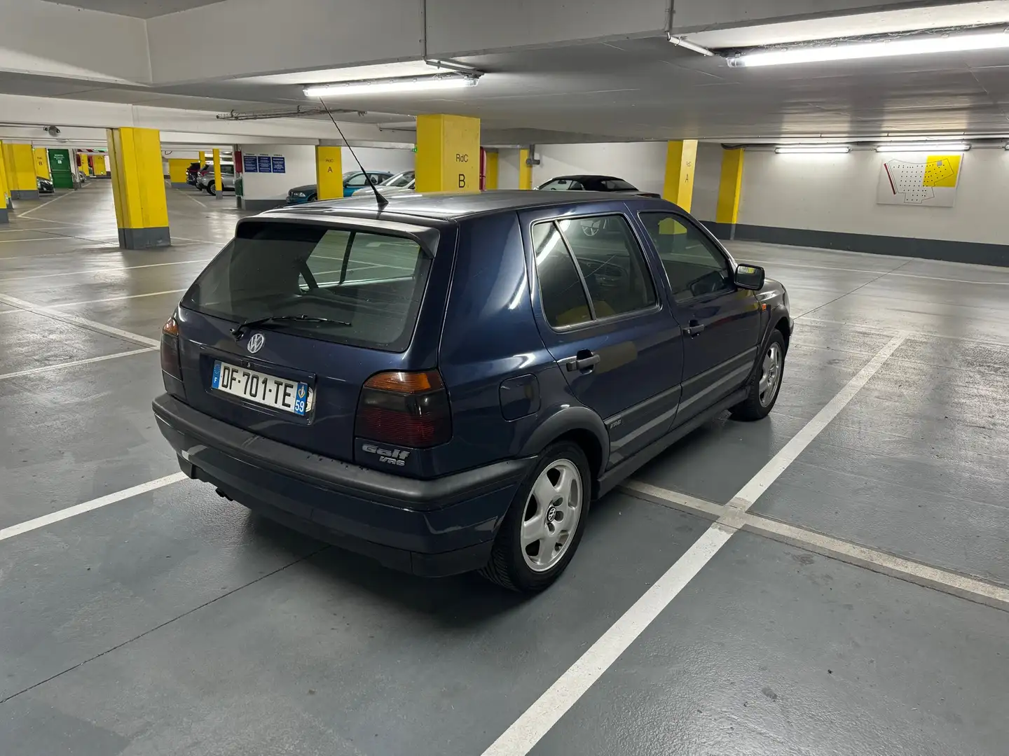 Volkswagen Golf VR6 A Bleu - 2