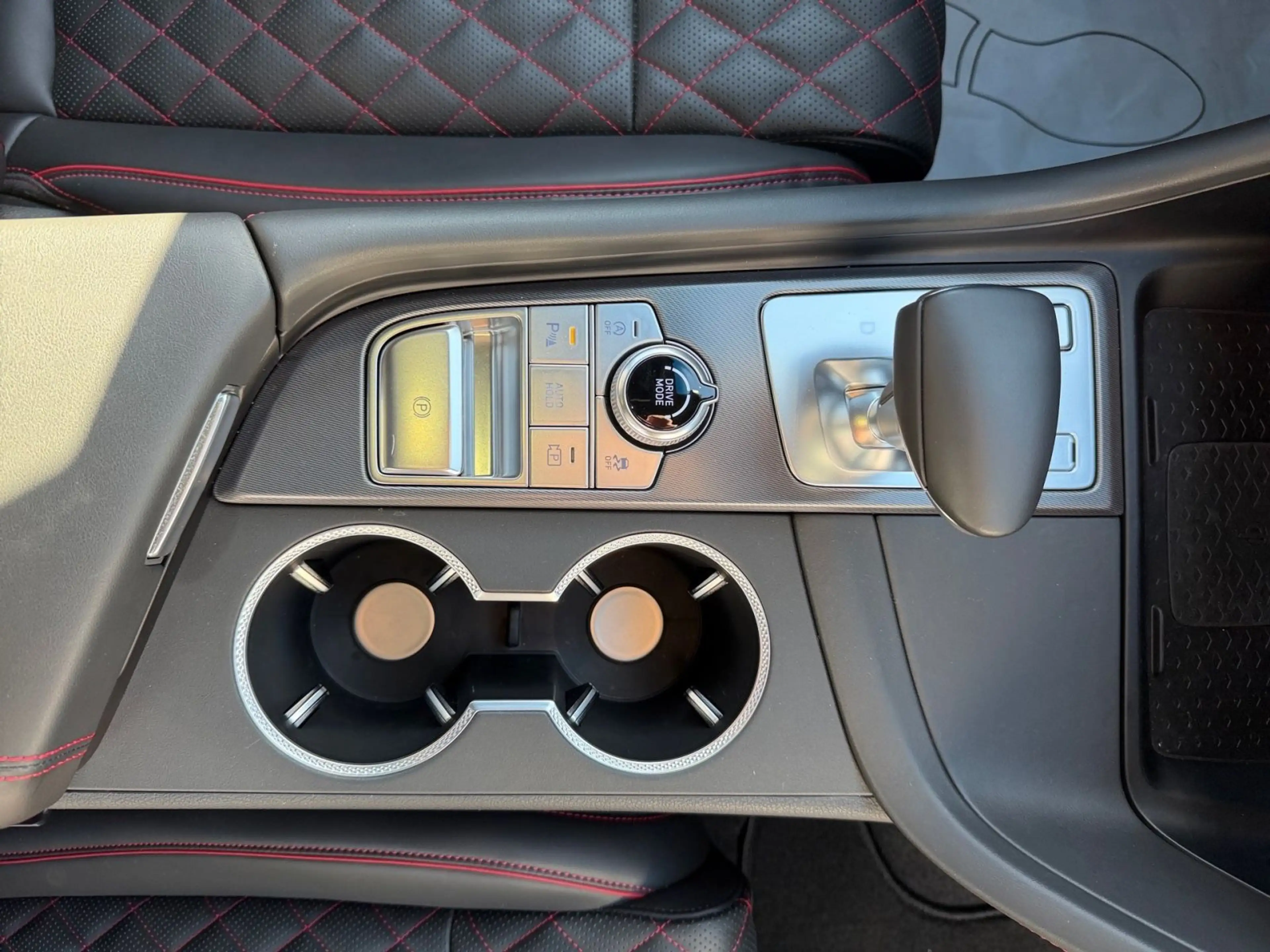 Genesis G70 Shooting Brake 2.0 T-GDi Shooting Brake Spor — photo 15