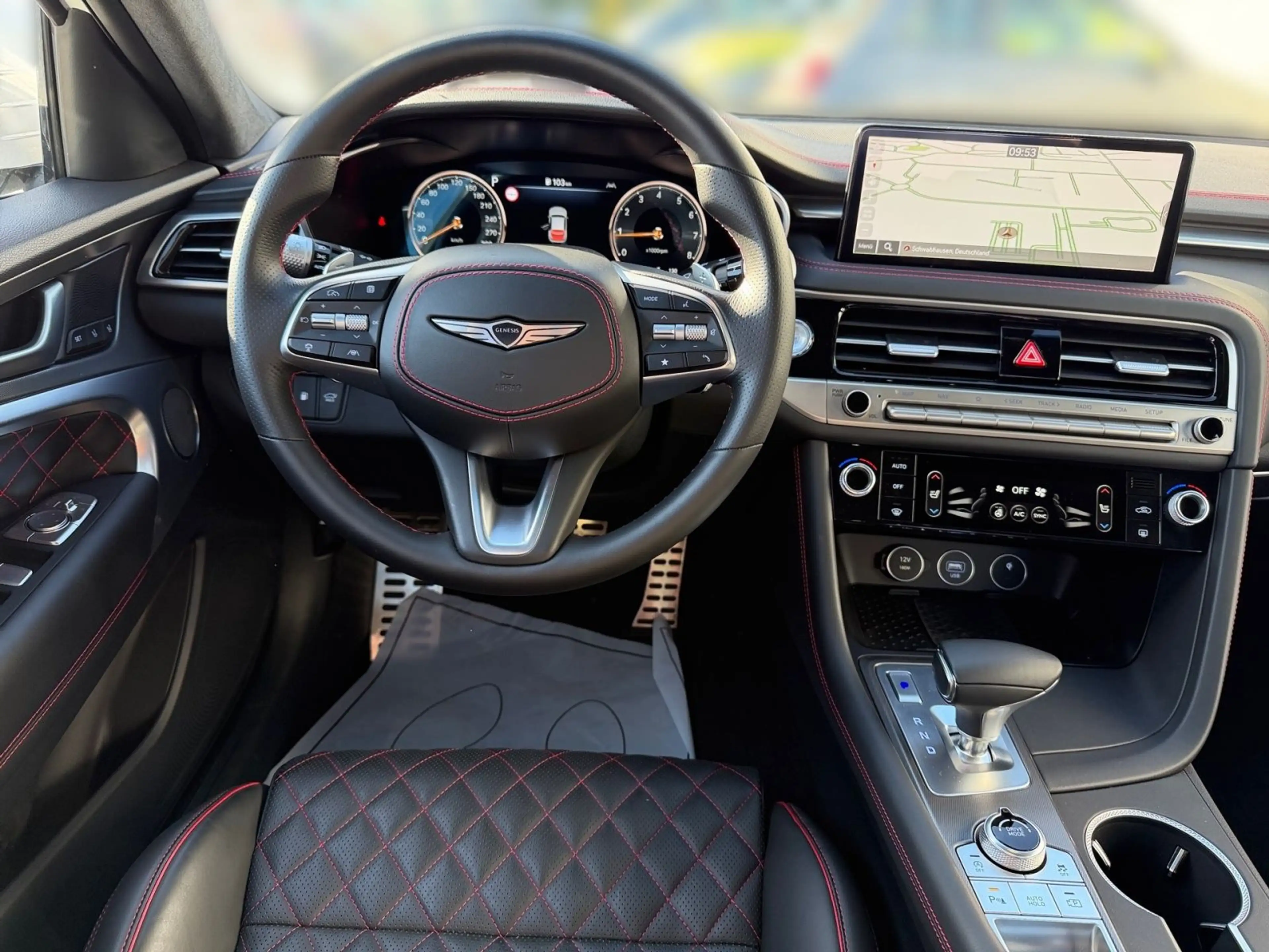 Genesis G70 Shooting Brake 2.0 T-GDi Shooting Brake Spor — photo 10