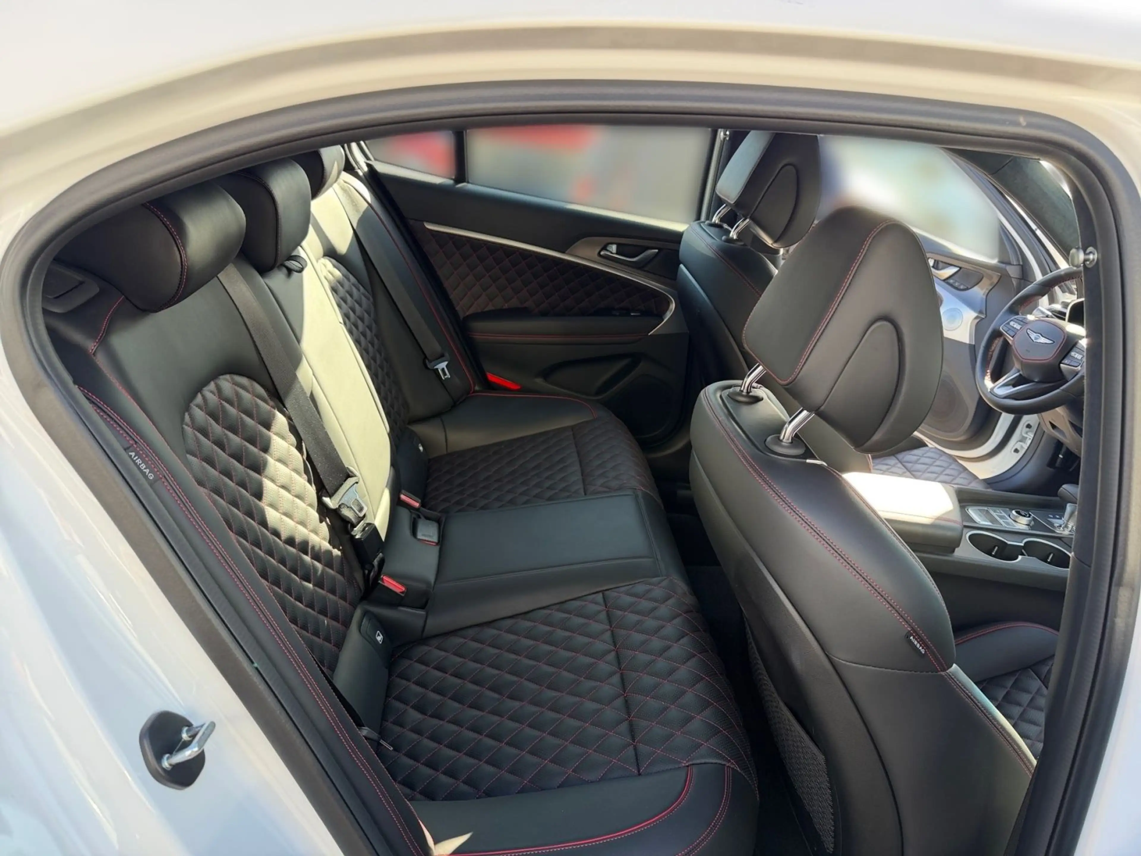 Genesis G70 Shooting Brake 2.0 T-GDi Shooting Brake Spor — photo 13