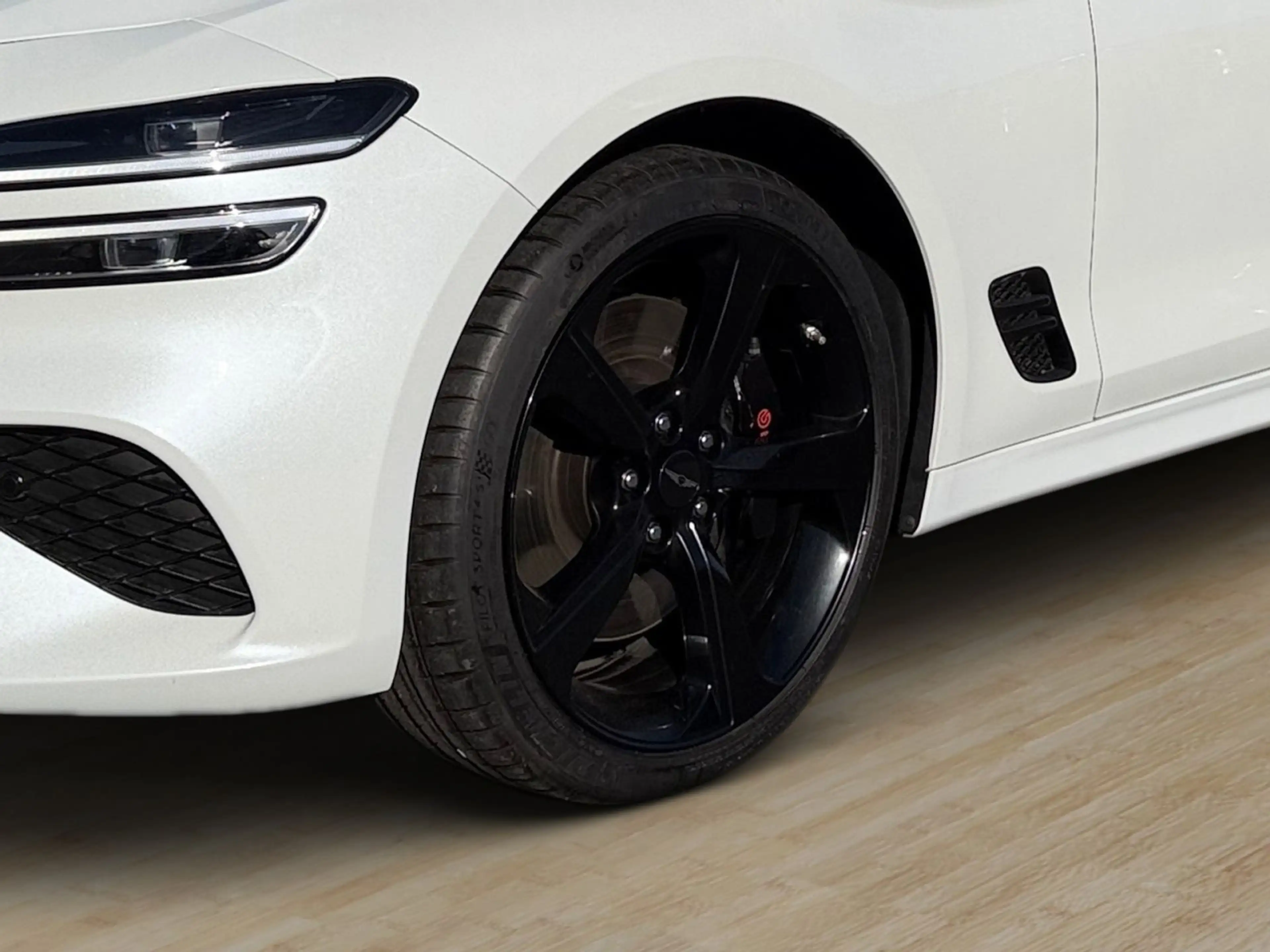 Genesis G70 Shooting Brake 2.0 T-GDi Shooting Brake Spor — photo 6
