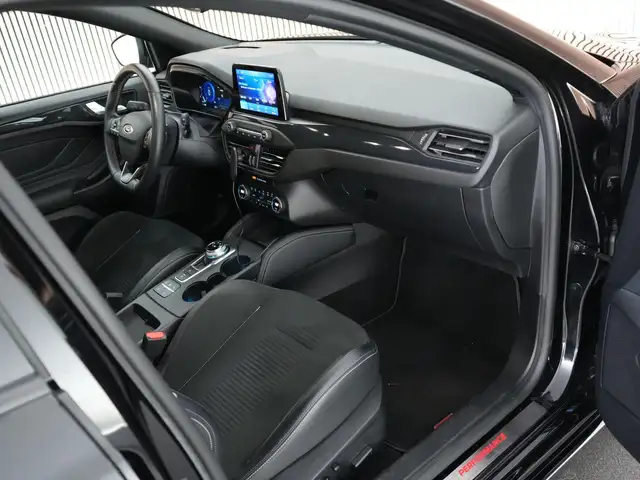 Ford Focus view 3