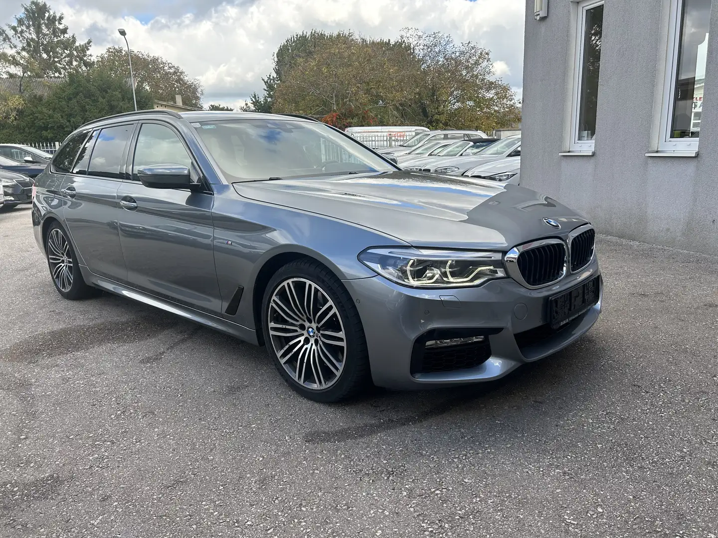 BMW 540 540i Touring xDrive Aut. Grau - 2