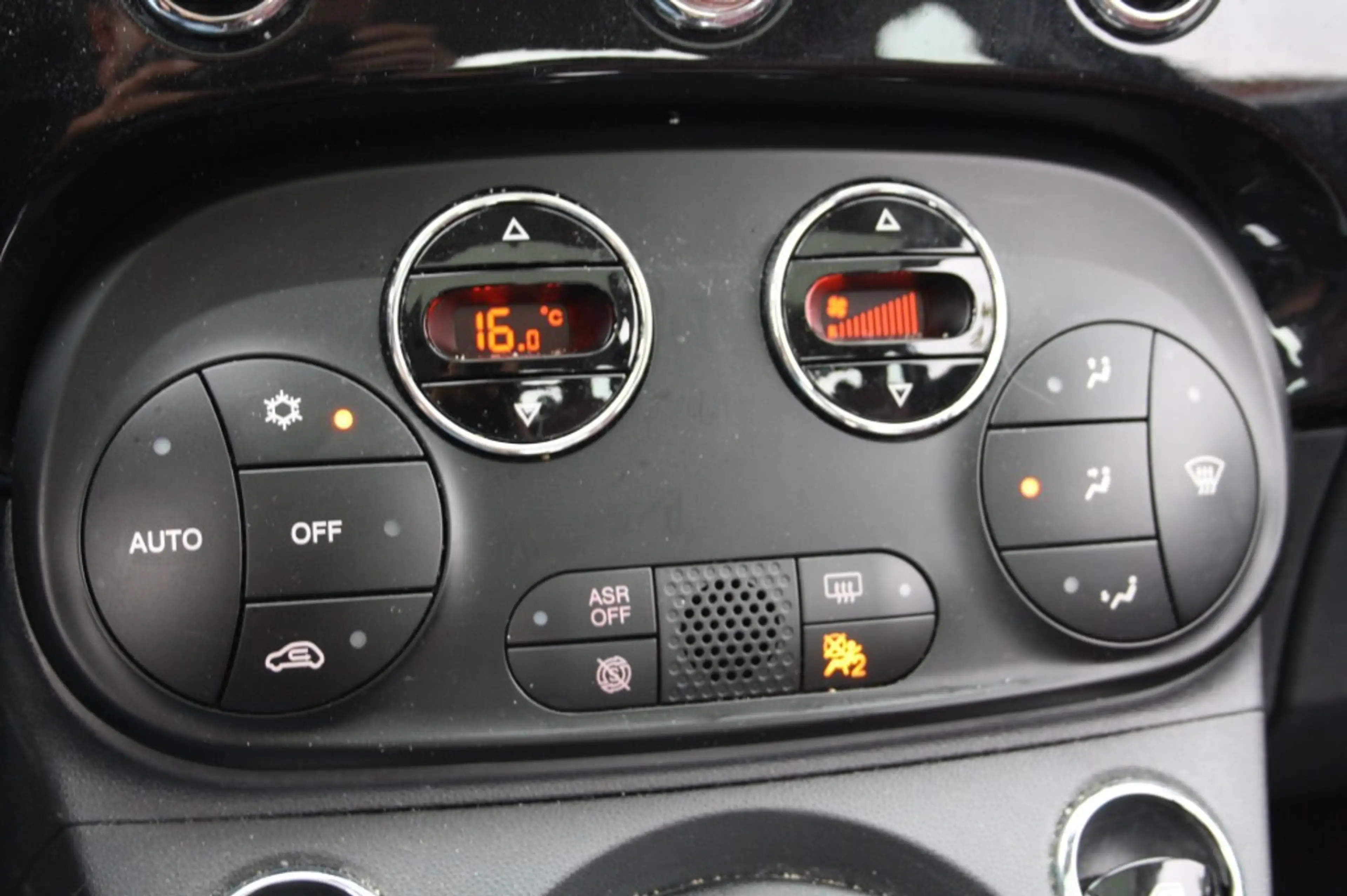 Fiat 500 0.9 TwinAir Turbo Lounge / NAP / Digitaal Displ. / — photo 11