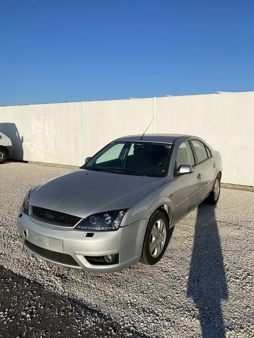Ford Mondeo Traveller Ghia 2,0 TDdi - 1