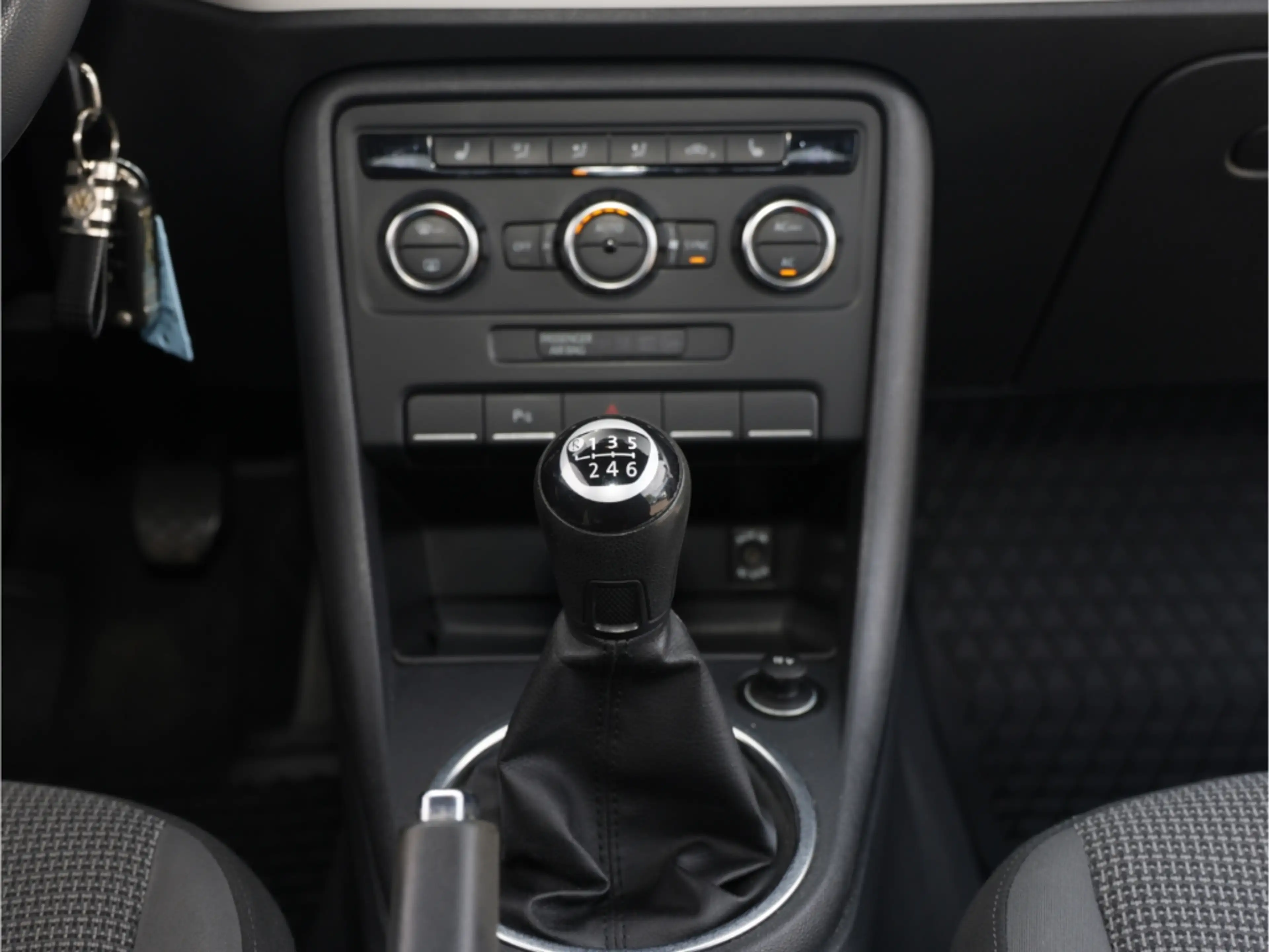 Volkswagen Beetle Design 1.2 TSI 6-Gang Klima Tempomat 18 Zoll — photo 11