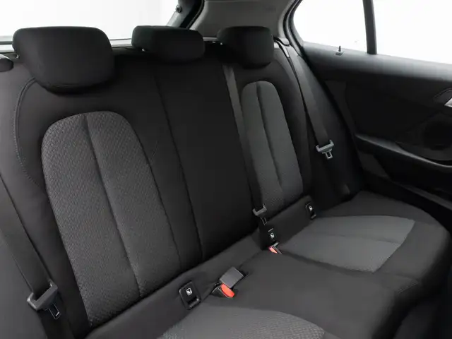 BMW 1 Series view 27