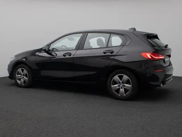 BMW 1 Series view 10
