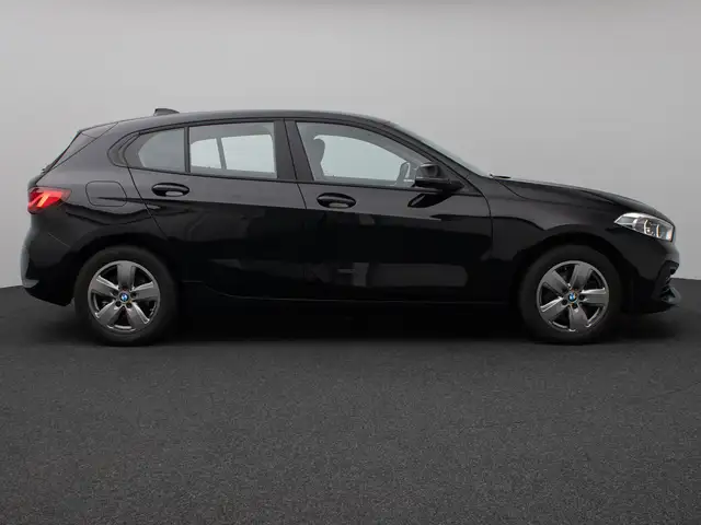 BMW 1 Series view 5