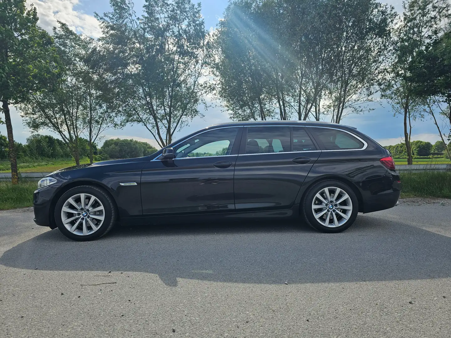 BMW 520 d xdrive Touring NEUER TÜV 11/2027 Schwarz - 1