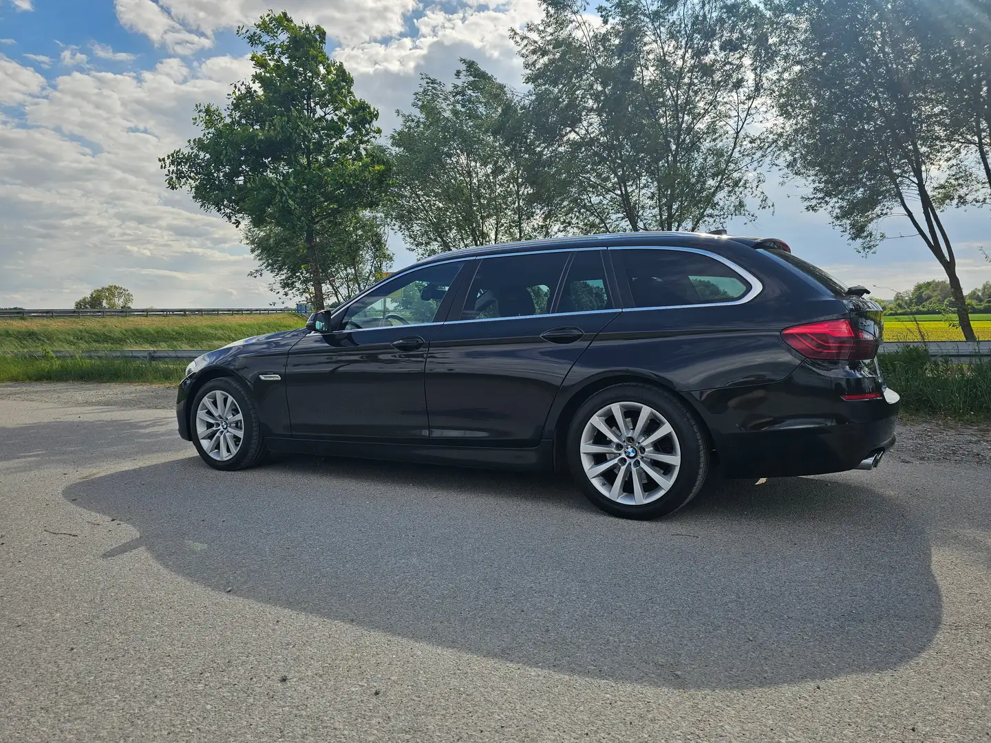 BMW 520 d xdrive Touring NEUER TÜV 11/2027 Schwarz - 2