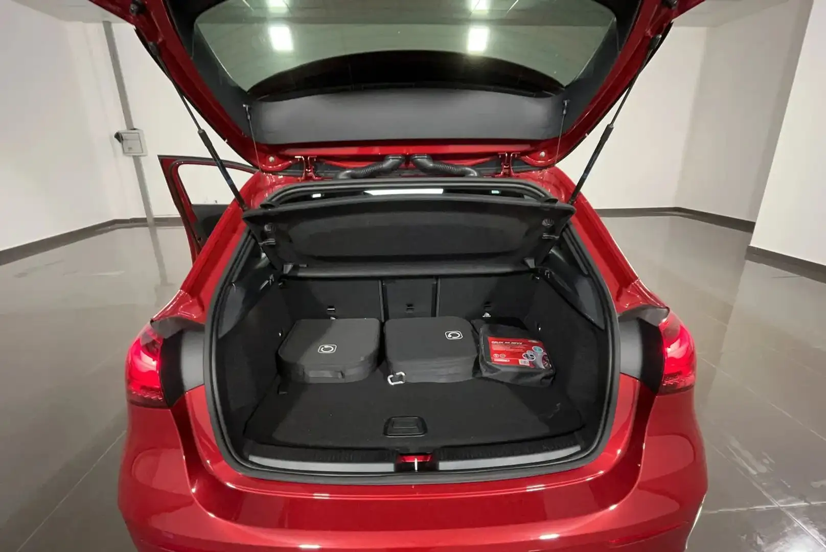 Mercedes-Benz A 250 Classe A 250e AMG Advanced Plus auto Rood - 2