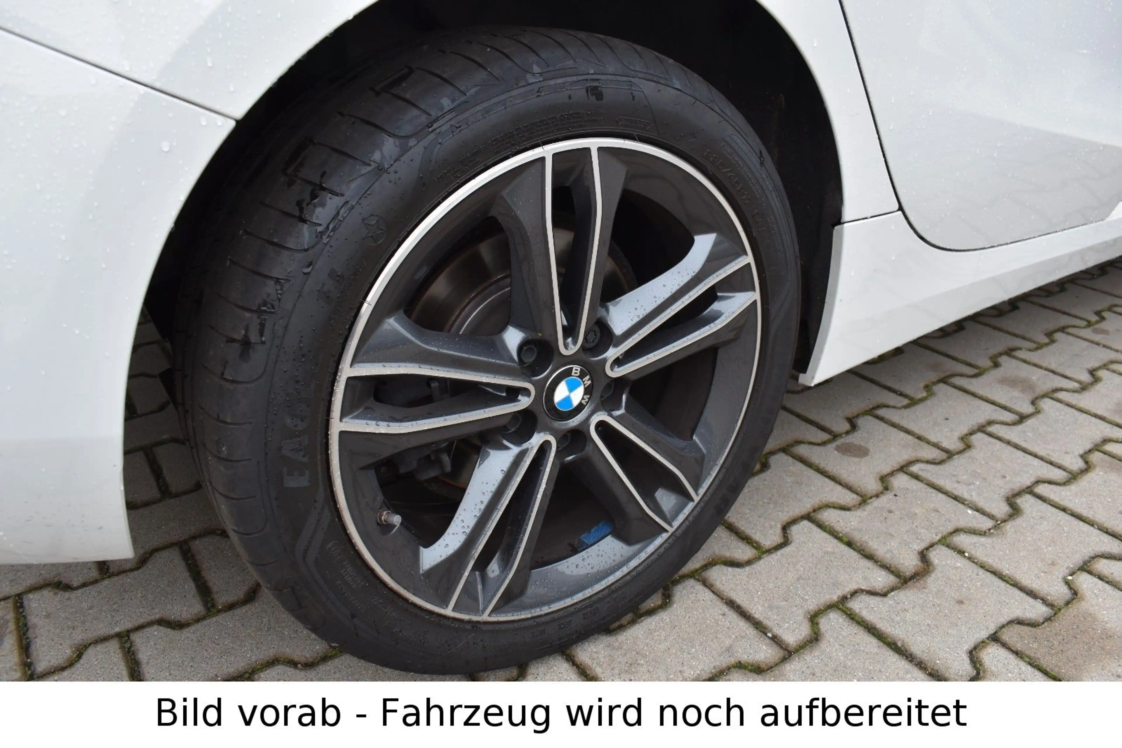 BMW 118 i Sport Line Navi Keyless adapt. LED Klimaaut — photo 14