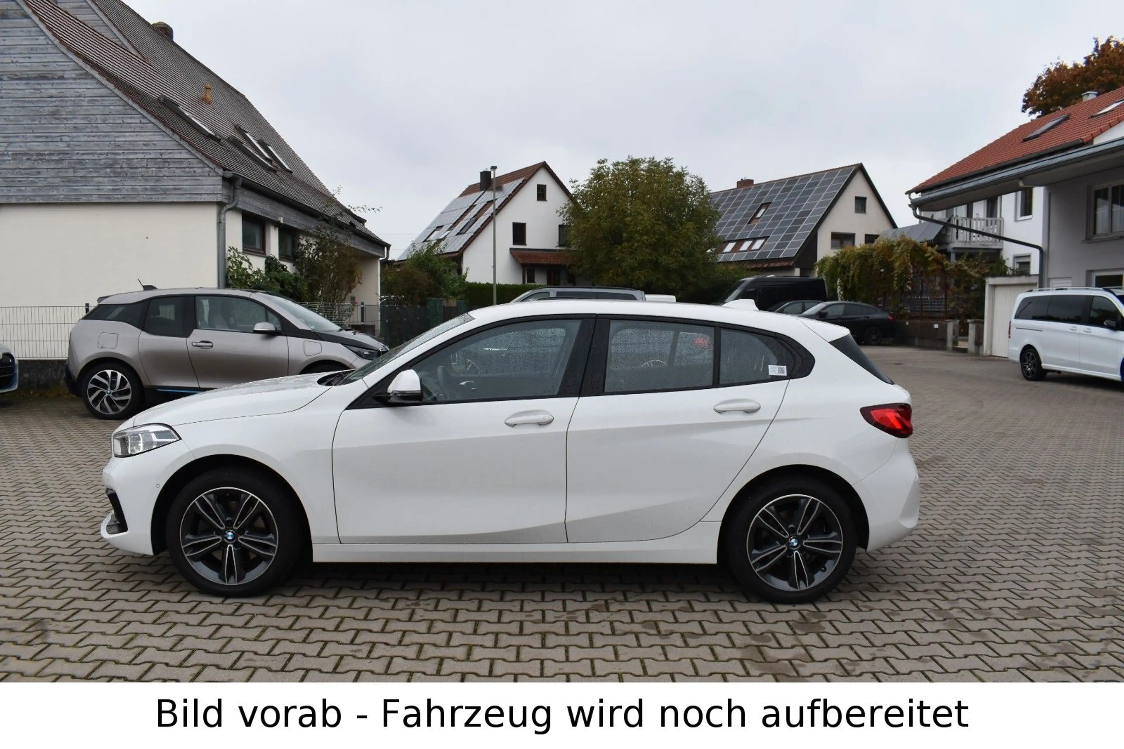 BMW 118 i Sport Line Navi Keyless adapt. LED Klimaaut — photo 4