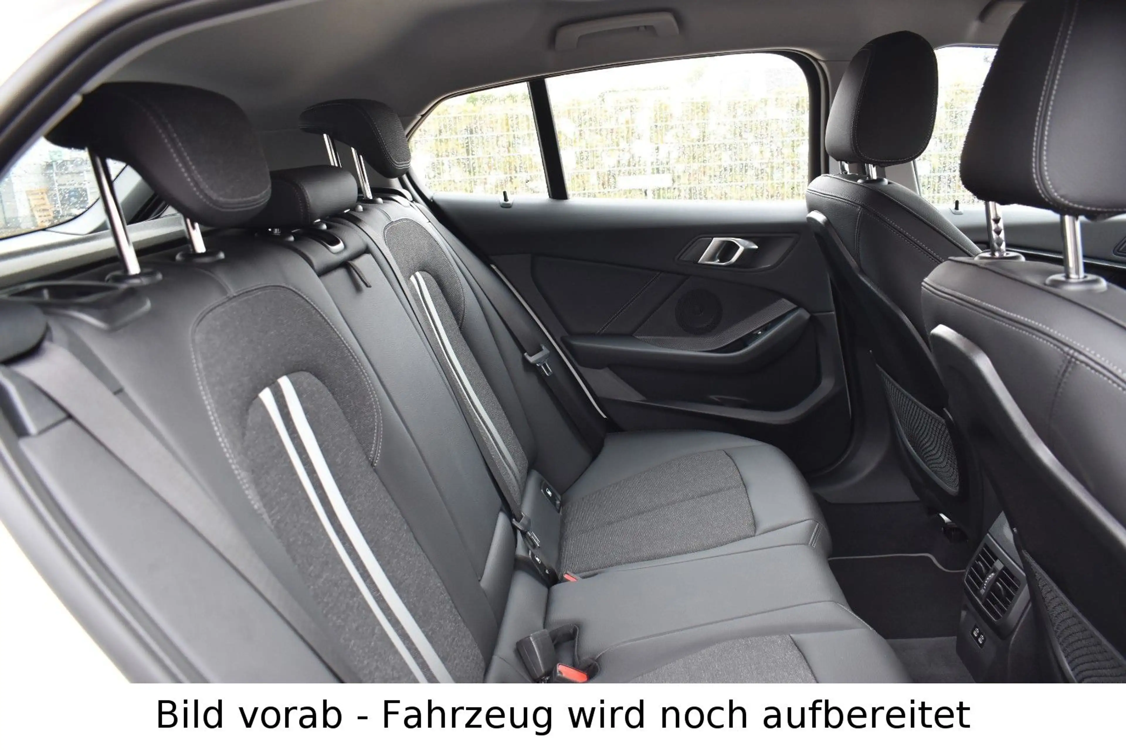 BMW 118 i Sport Line Navi Keyless adapt. LED Klimaaut — photo 10