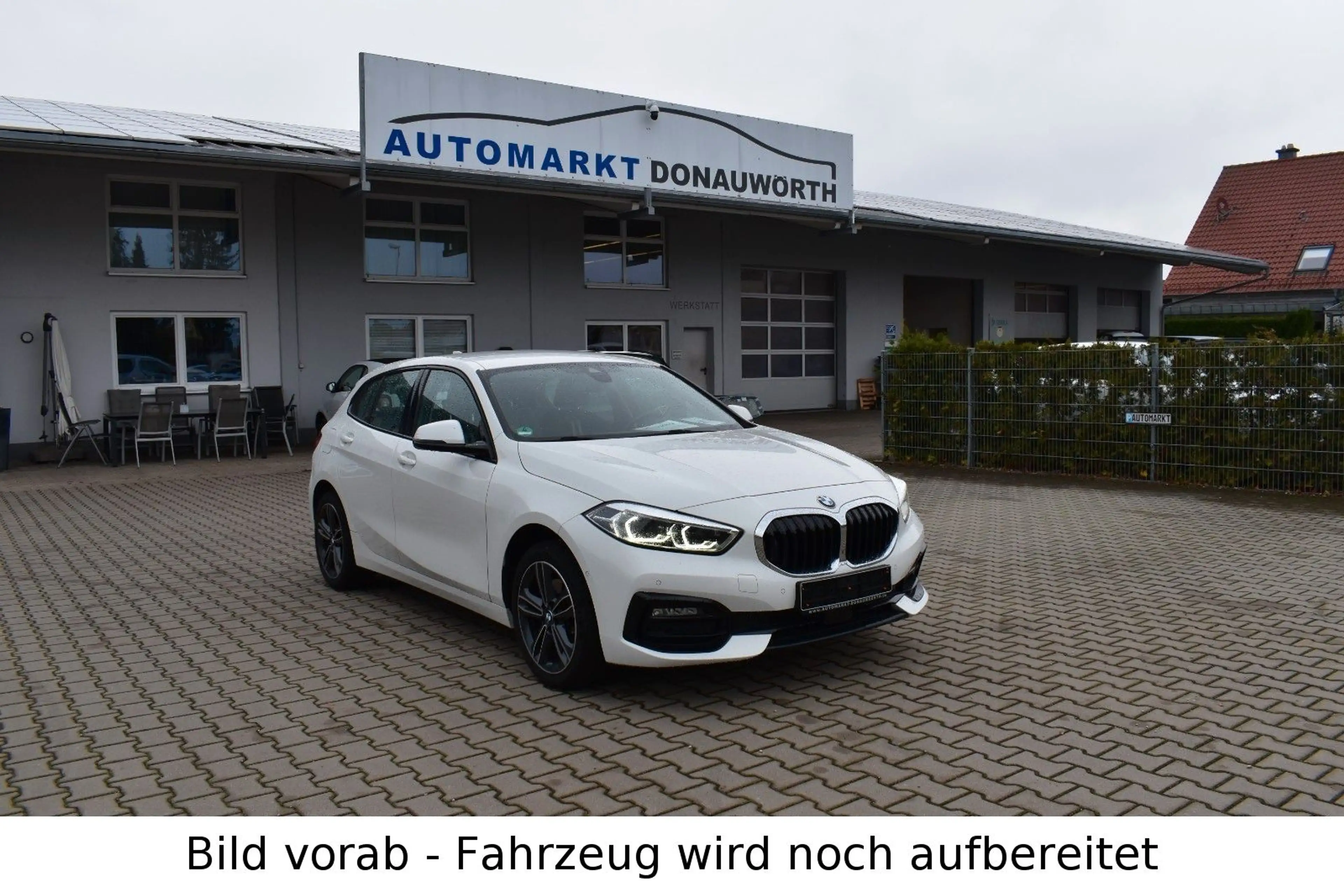 BMW 118 i Sport Line Navi Keyless adapt. LED Klimaaut