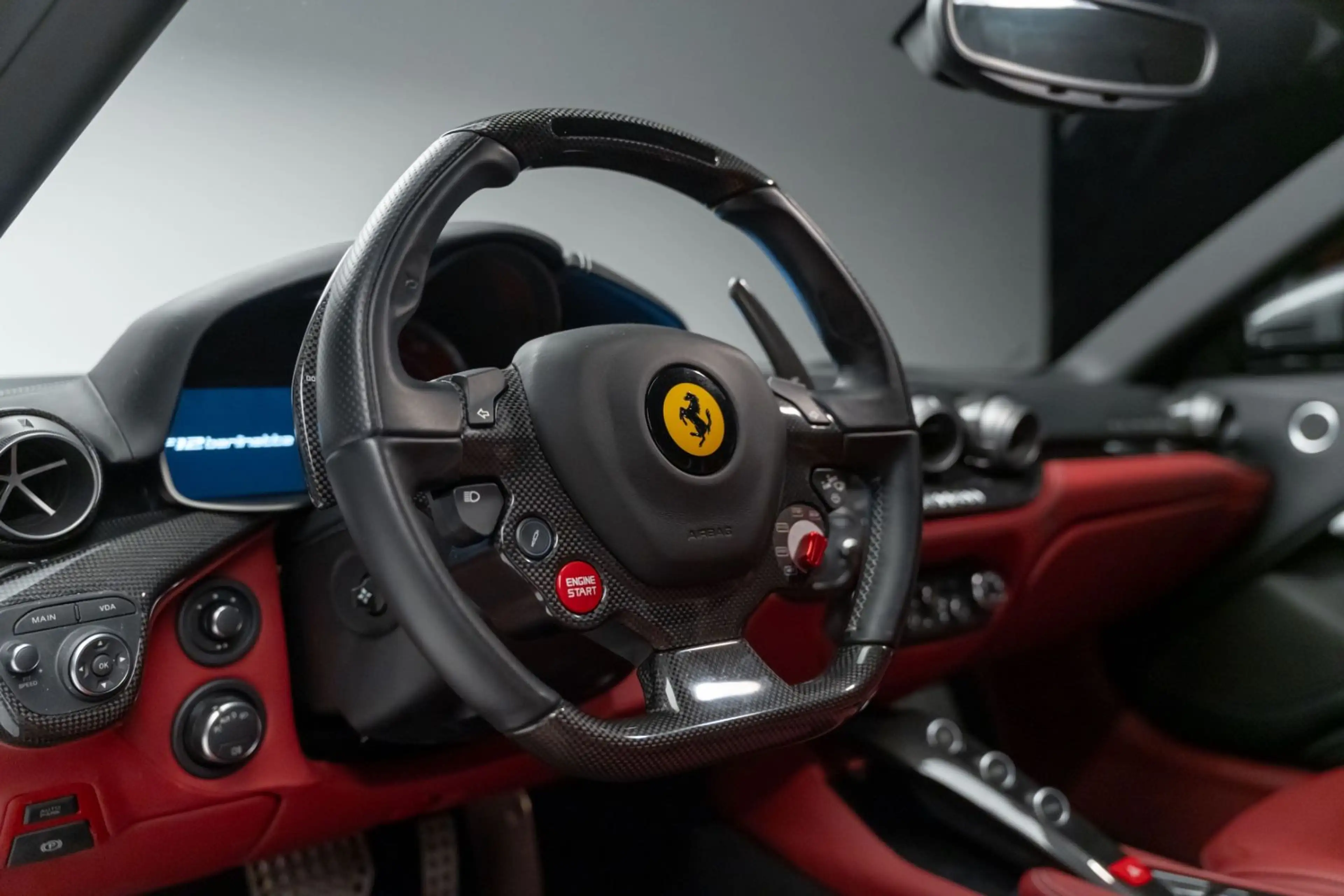 Ferrari F12 Berlinetta *Carbon*Lift*Atelier*Garantie* — photo 9