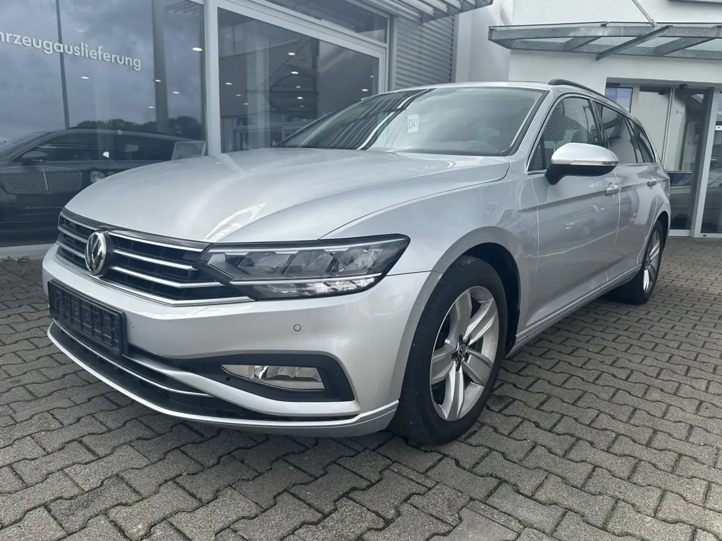 Volkswagen Passat Variant 2.0 TDI DSG COMFORT*PANORAMA*AHK*NAVI*ALU Silber - 2