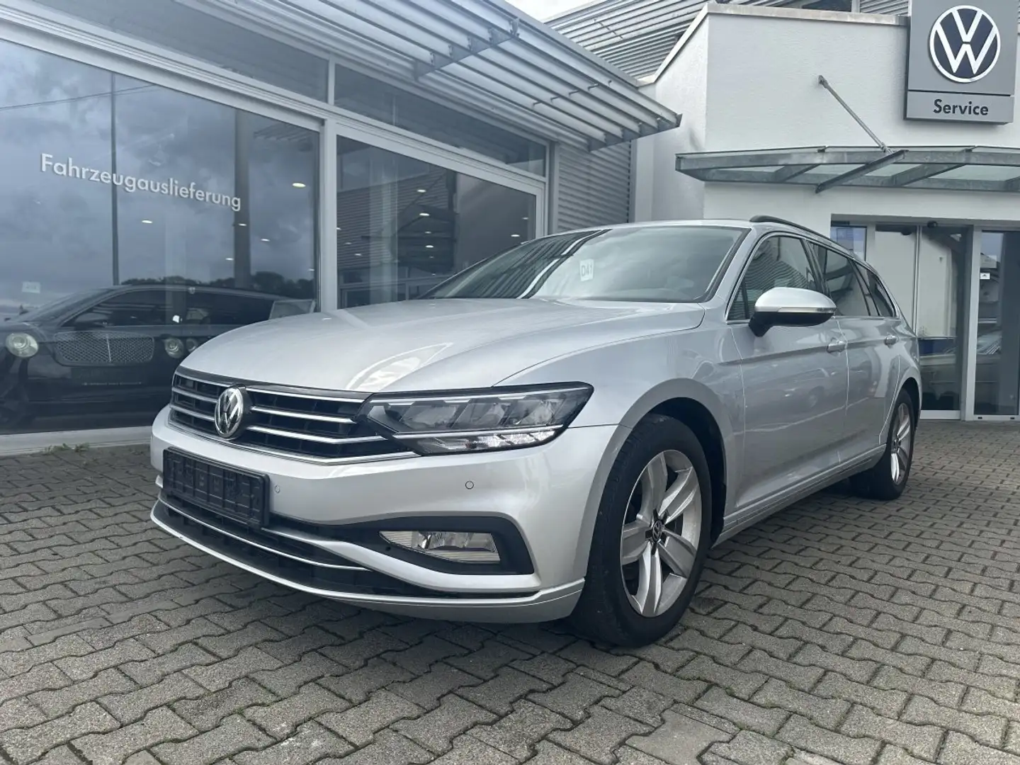 Volkswagen Passat Variant 2.0 TDI DSG COMFORT*PANORAMA*AHK*NAVI*ALU Silber - 1