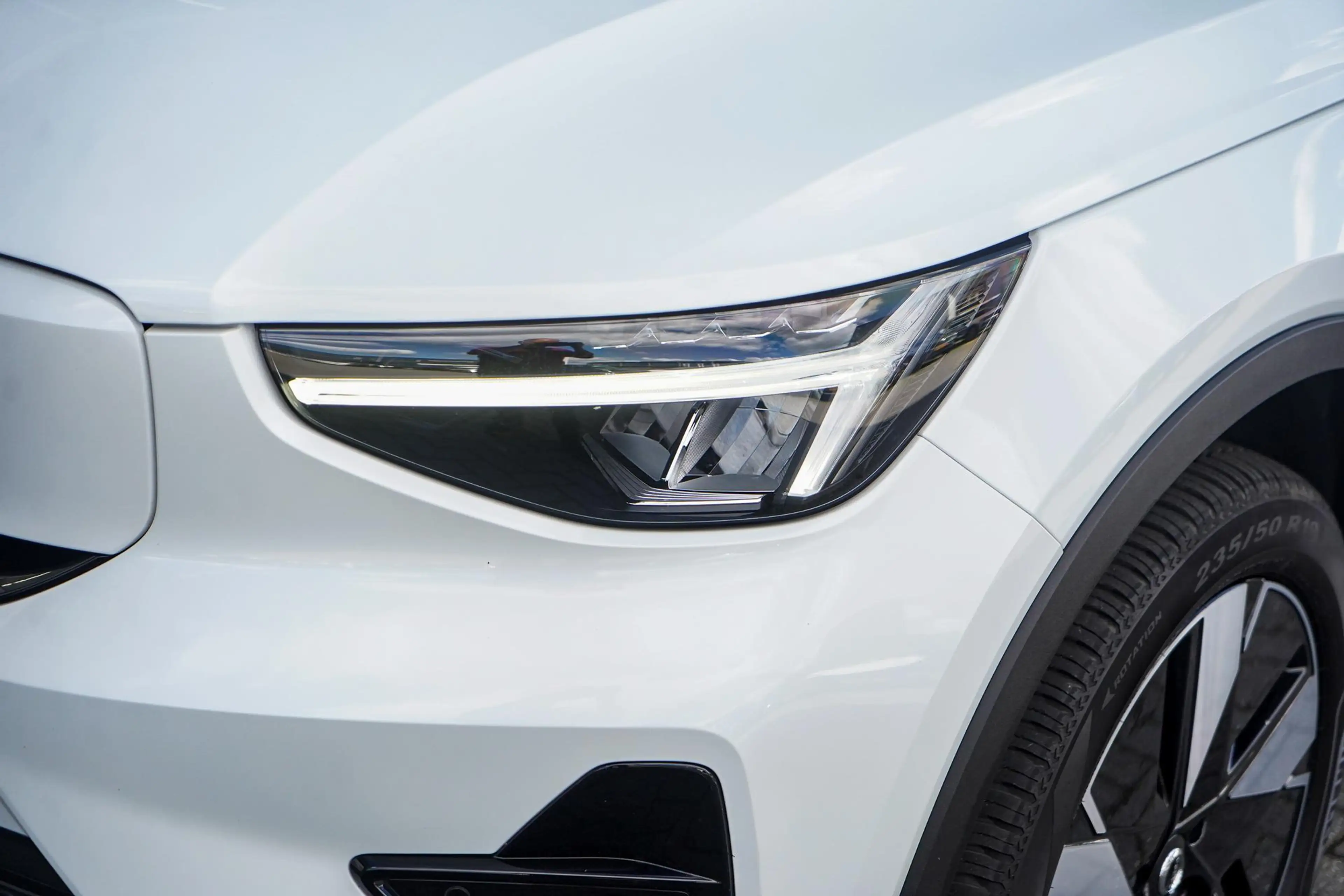 Volvo EX40 Single Motor Extended Range Plus 82 kWh — photo 4