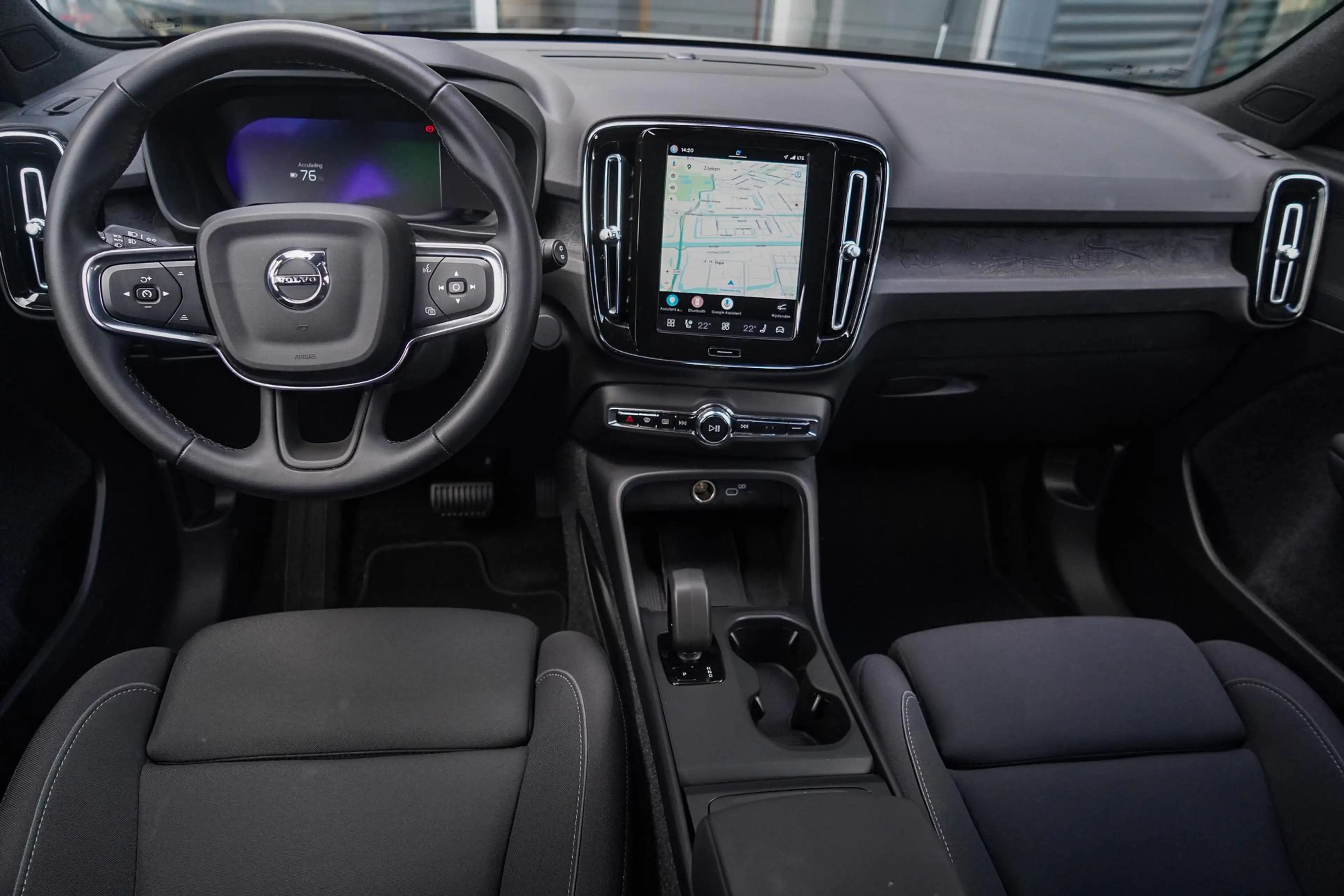 Volvo EX40 Single Motor Extended Range Plus 82 kWh — photo 13